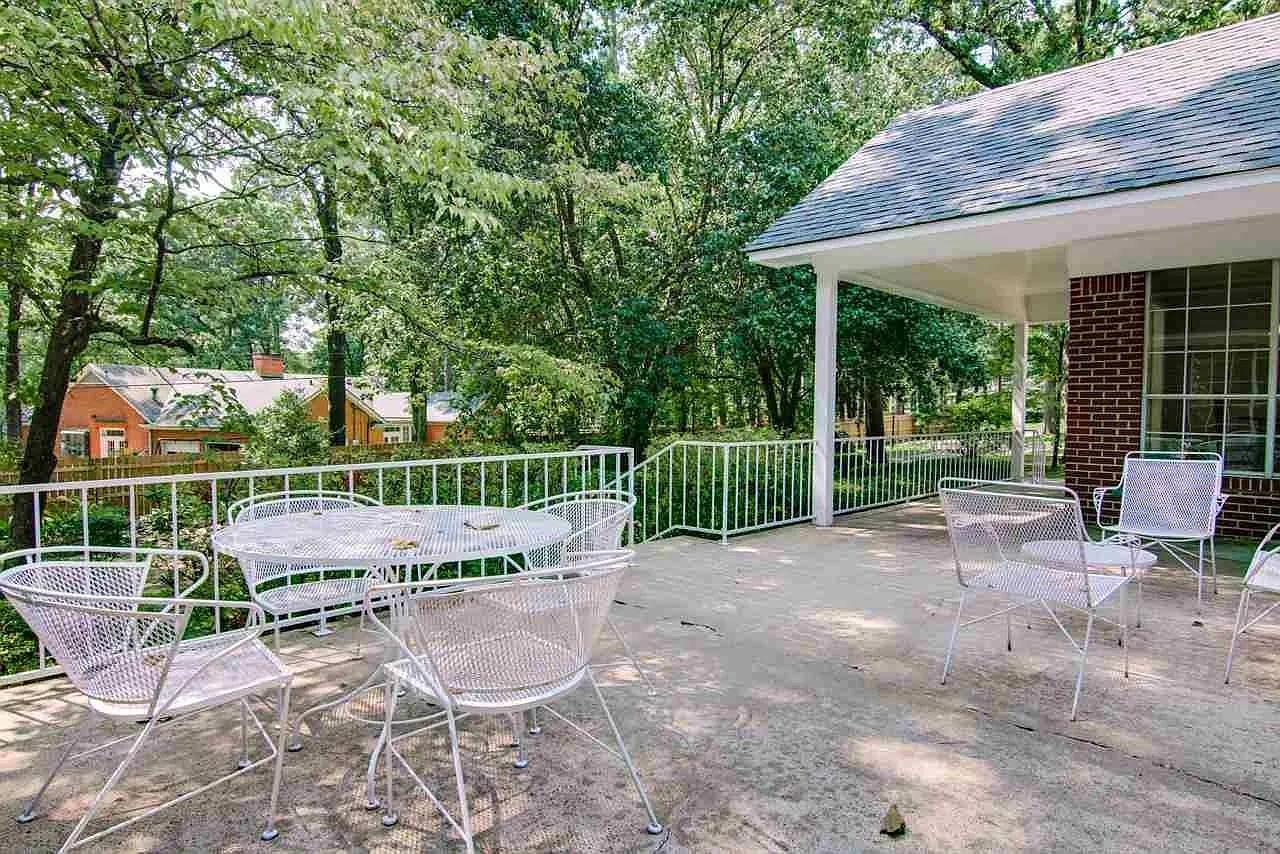 COUNTRY CLUB - Residential