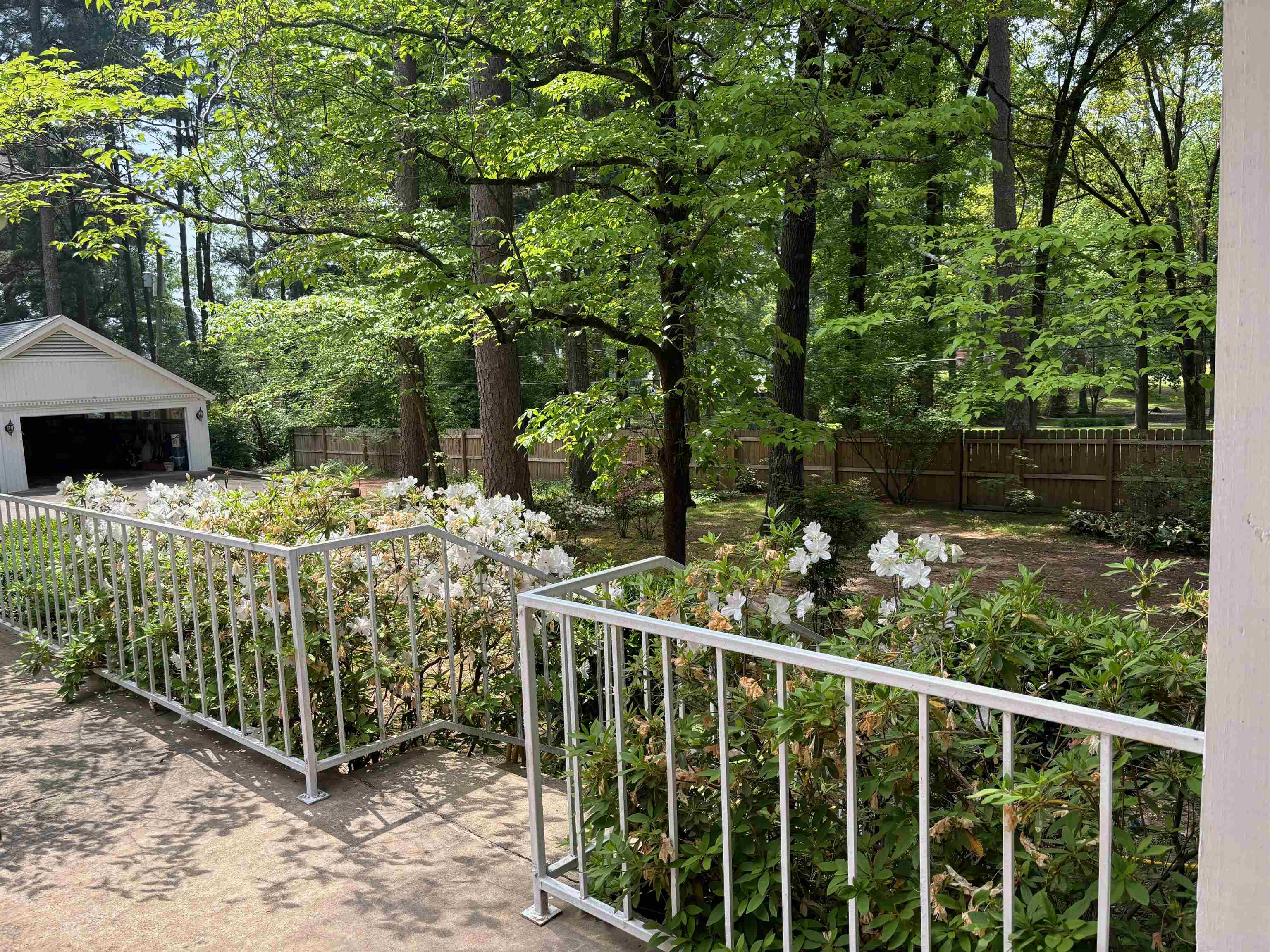 COUNTRY CLUB - Residential