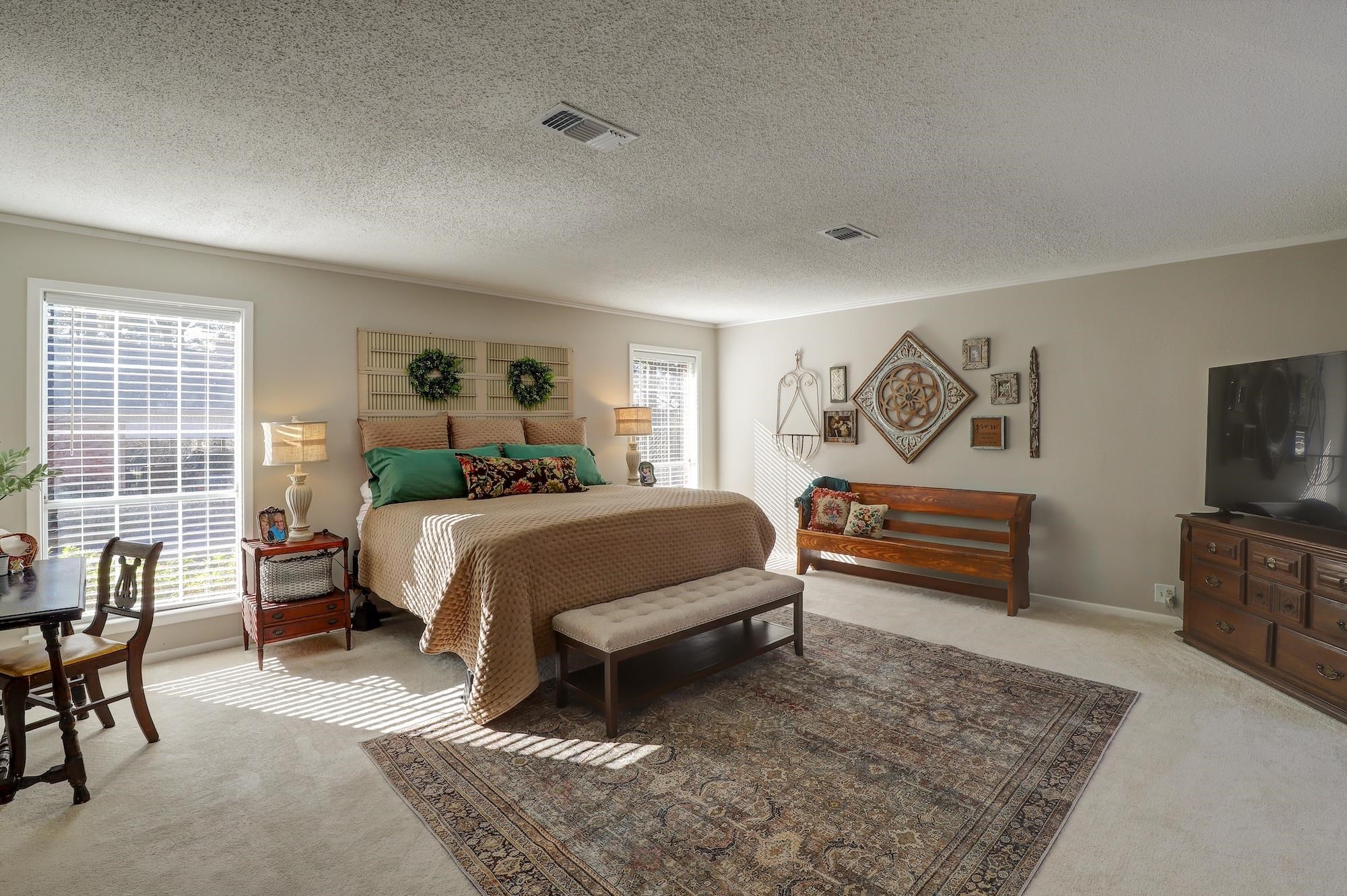 COUNTRY CLUB - Residential