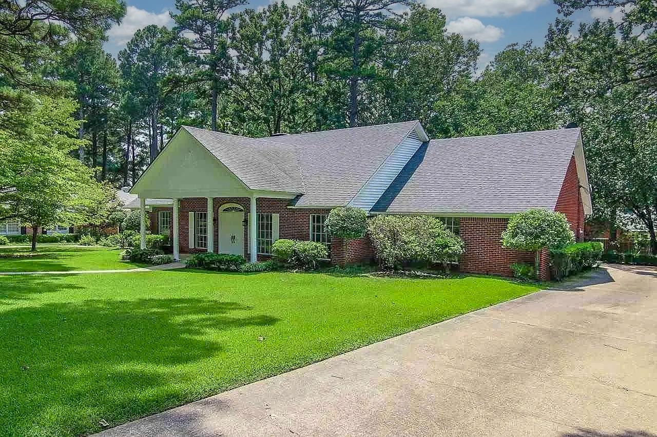 COUNTRY CLUB - Residential