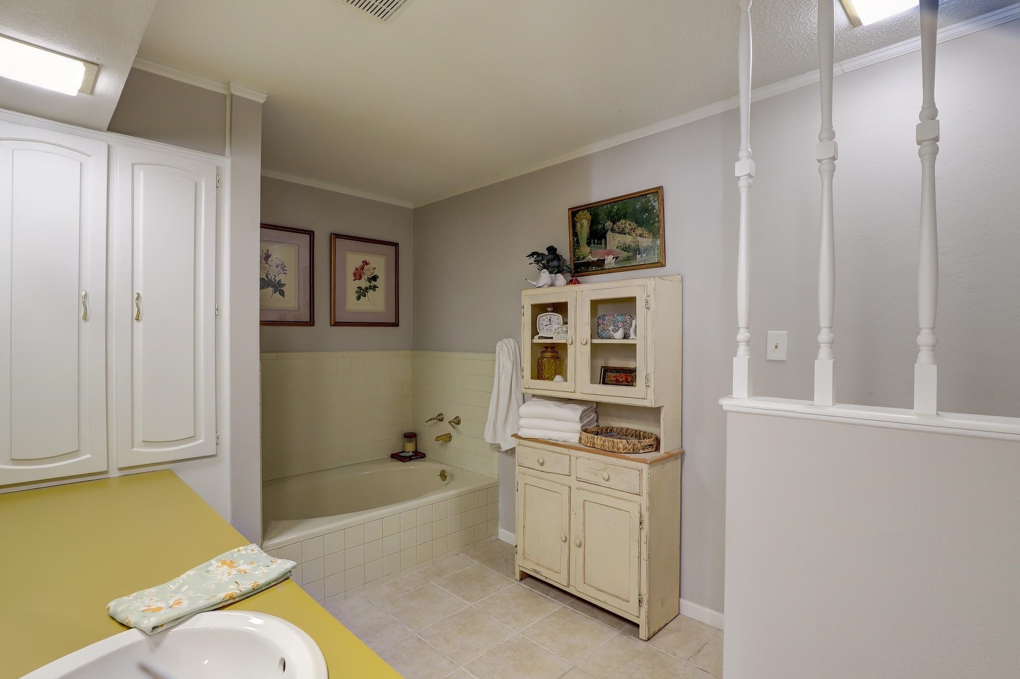 COUNTRY CLUB - Residential