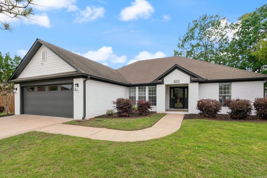 Beautiful updated West Conway home features 3 bedrooms, 2 baths. Extremely well maintained and was only used as an Airbnb by the current owner. New light fixtures throughout and granite kitchen countertops. Fresh interior and brick exterior paint. The open layout is great for entertaining in kitchen, living room and dining room. Covered back porch and large backyard with privacy fence! Hurry!! This one won't last long! Contact me today to schedule a tour!