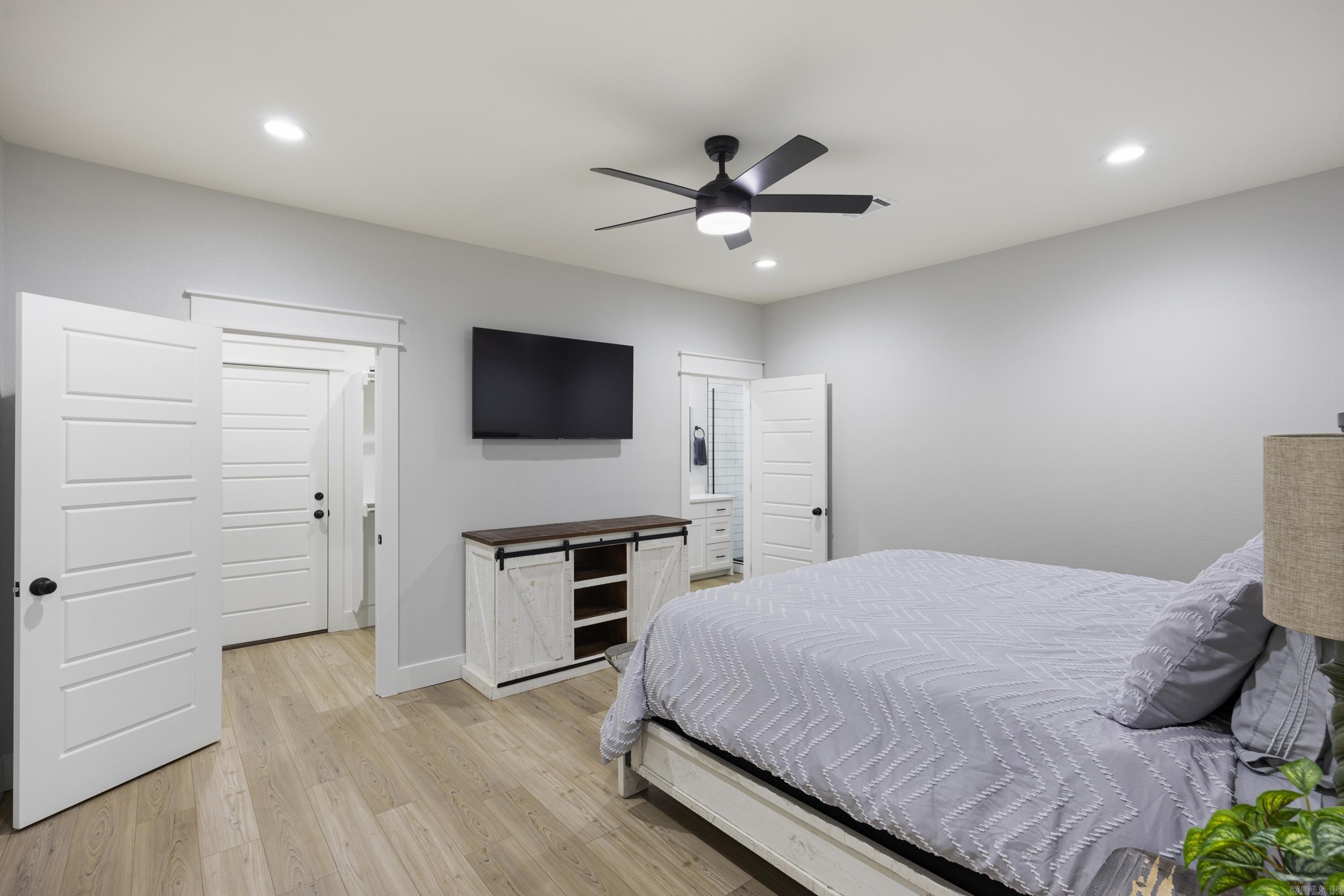 WOODLAND SHORES - Residential