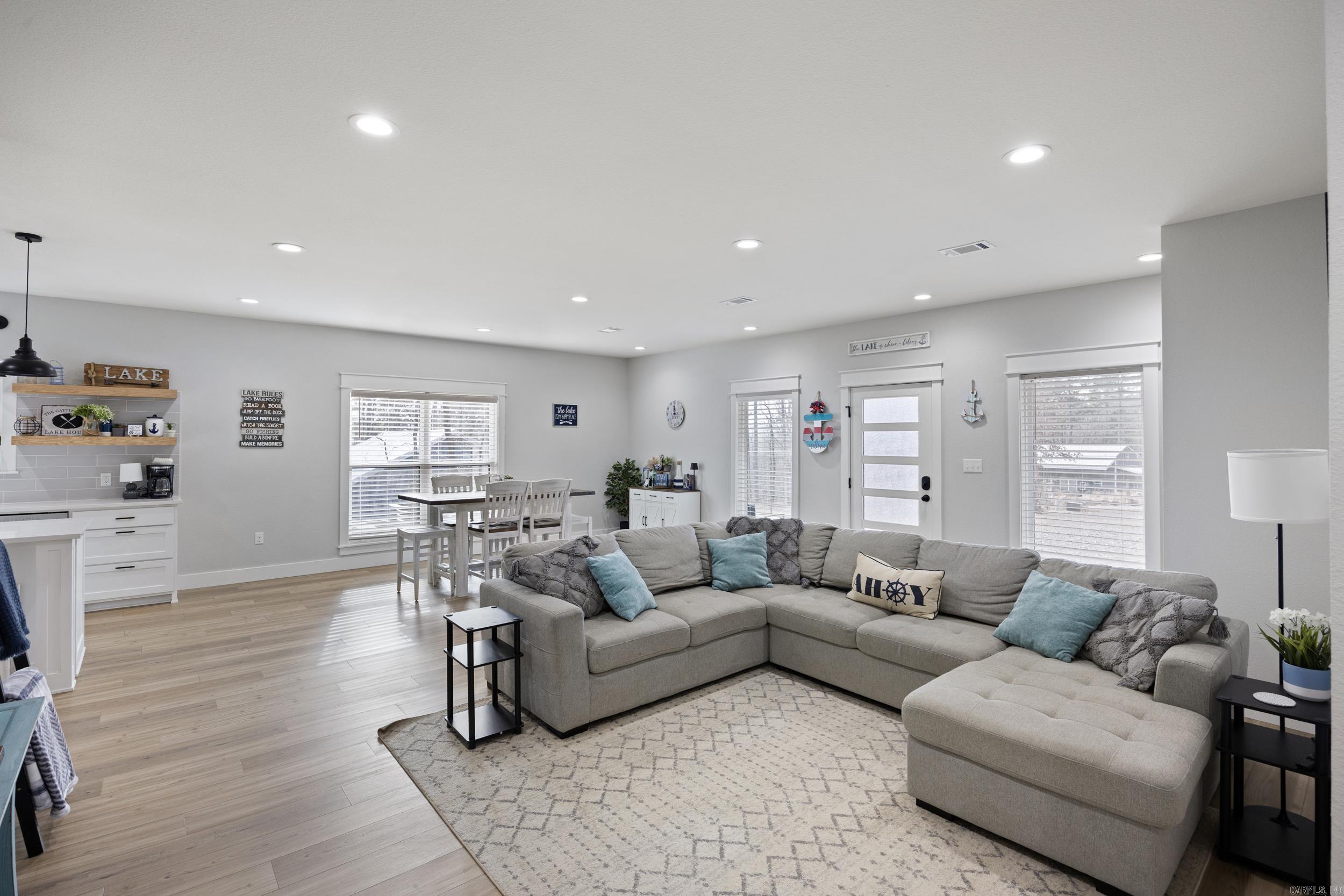 WOODLAND SHORES - Residential