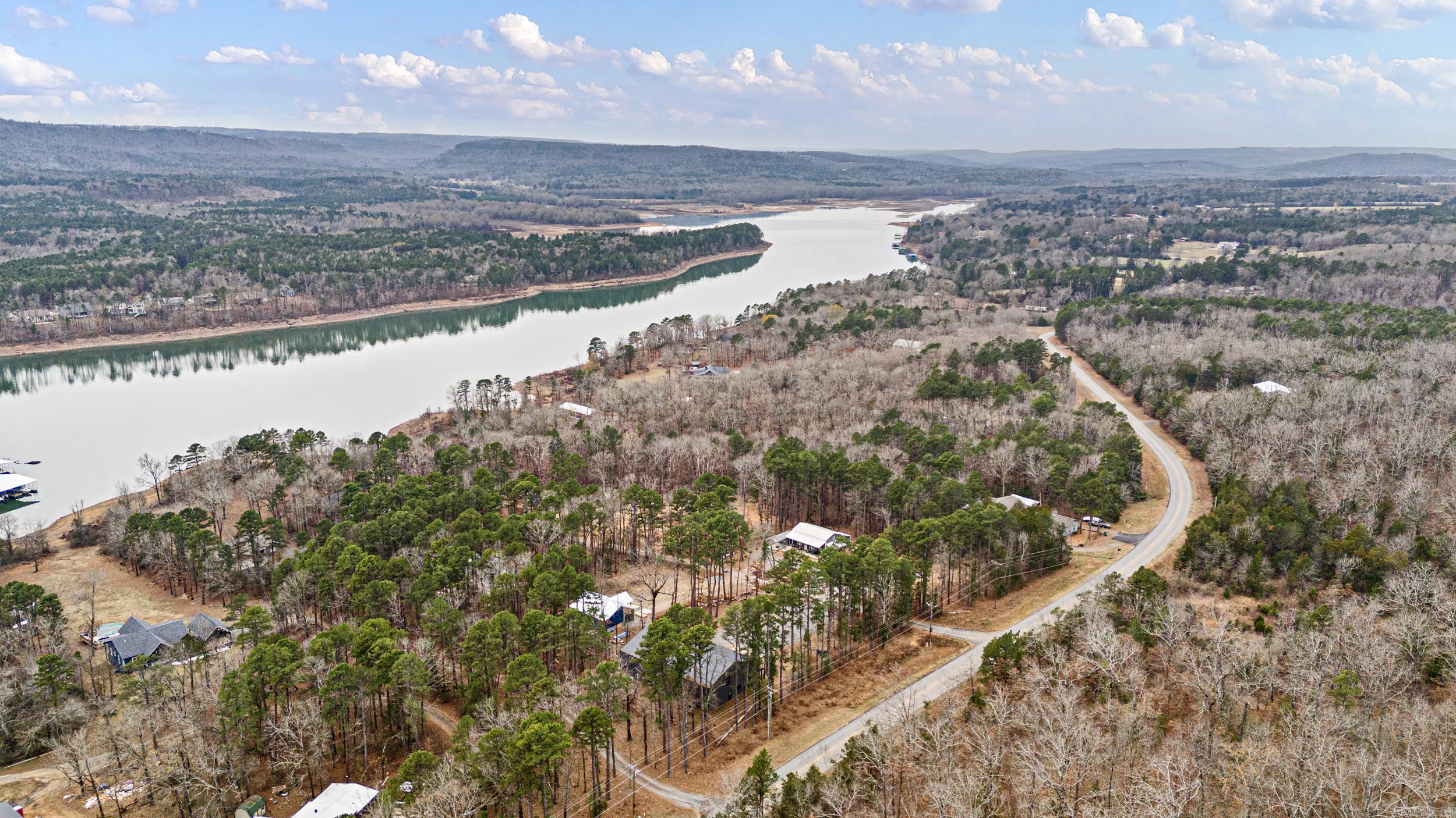 WOODLAND SHORES - Residential