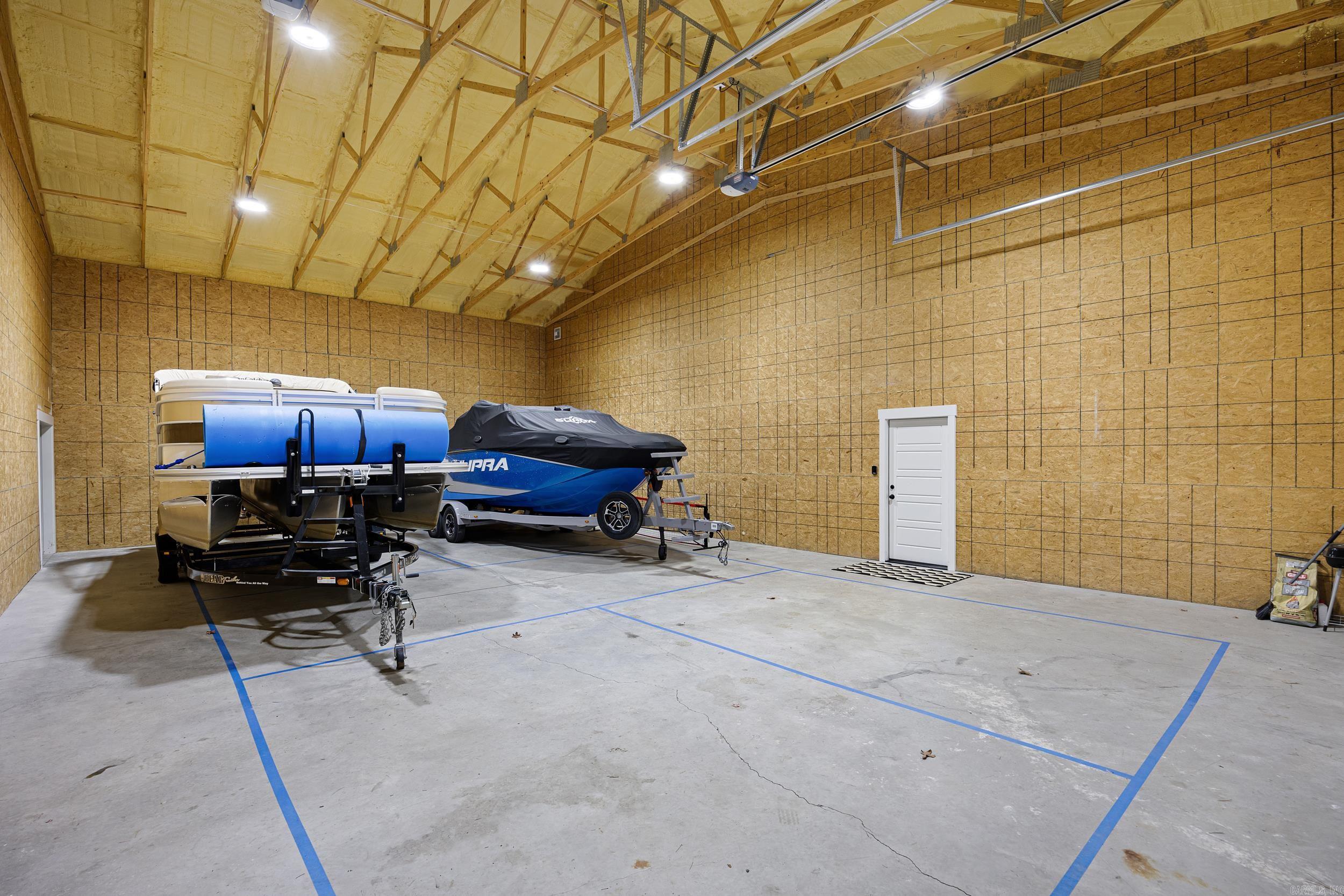 WOODLAND SHORES - Residential