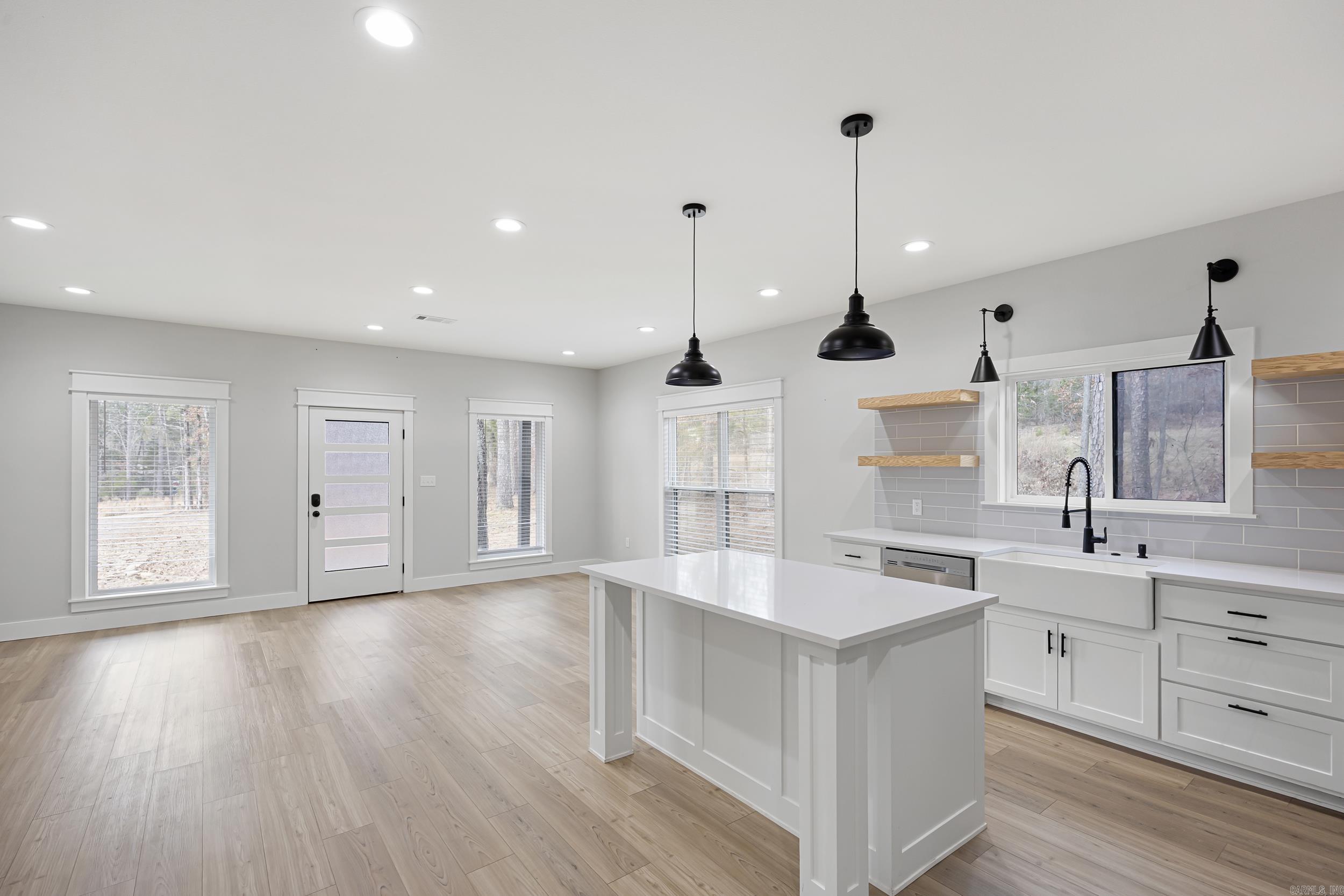 WOODLAND SHORES - Residential