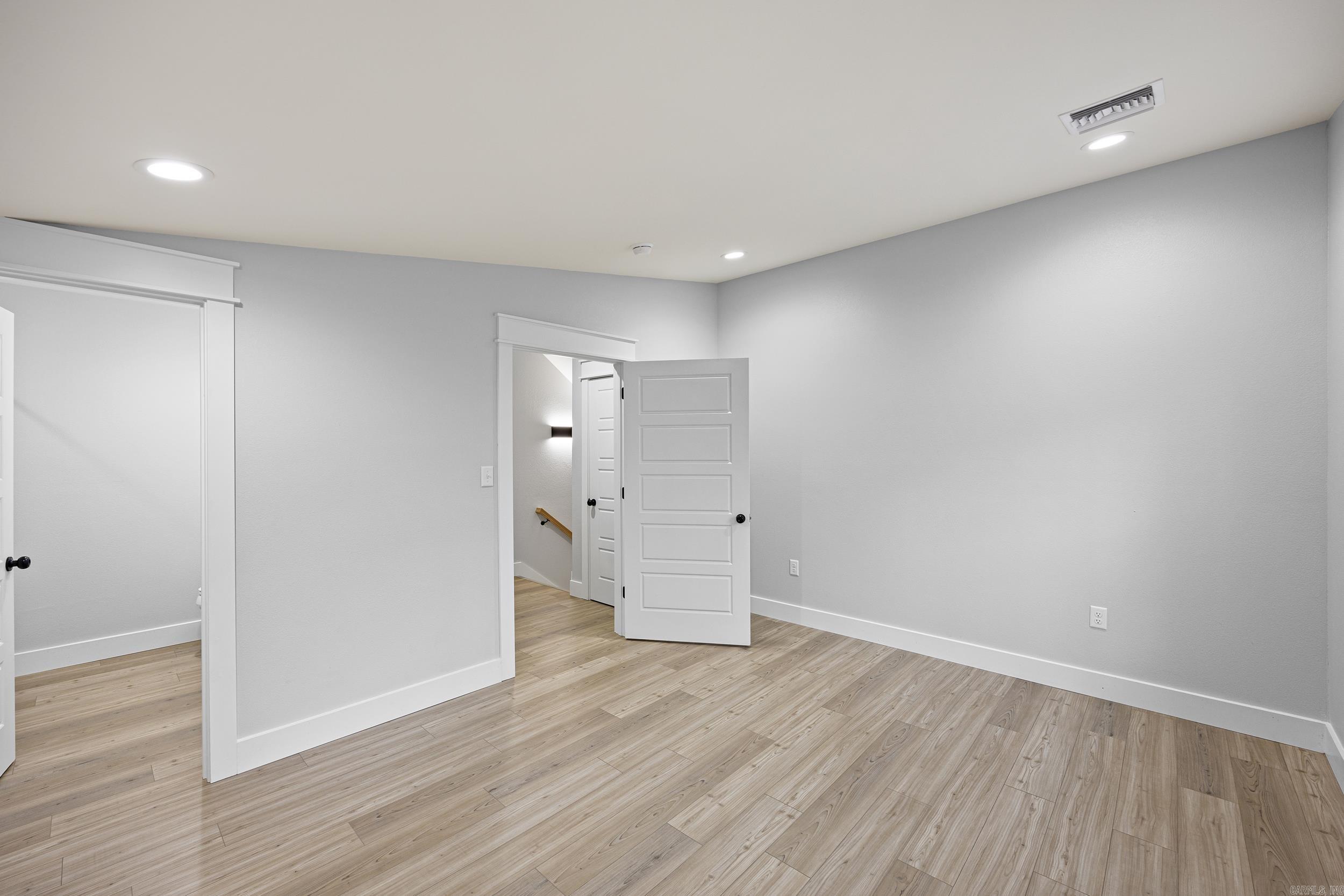 WOODLAND SHORES - Residential