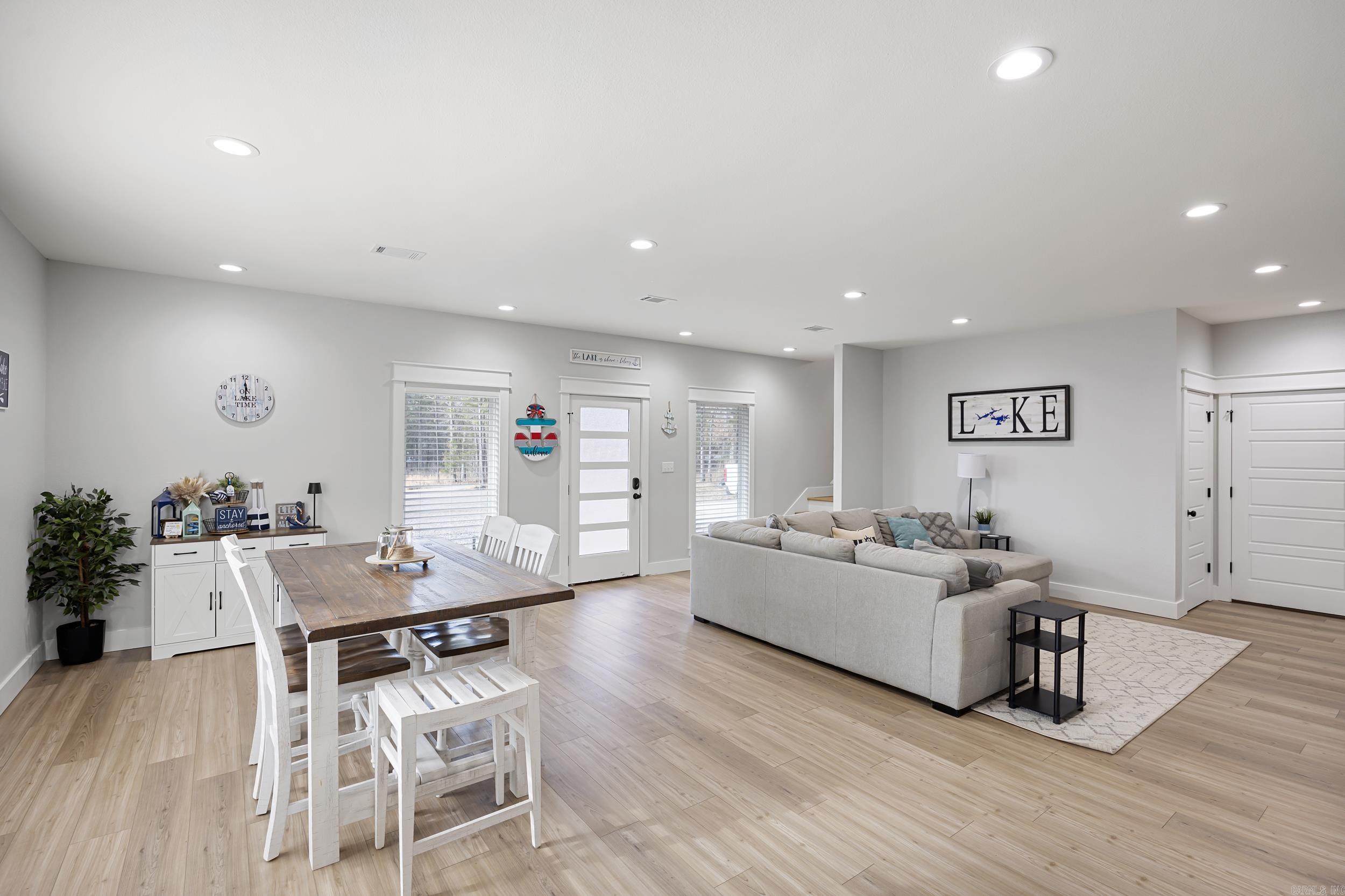 WOODLAND SHORES - Residential