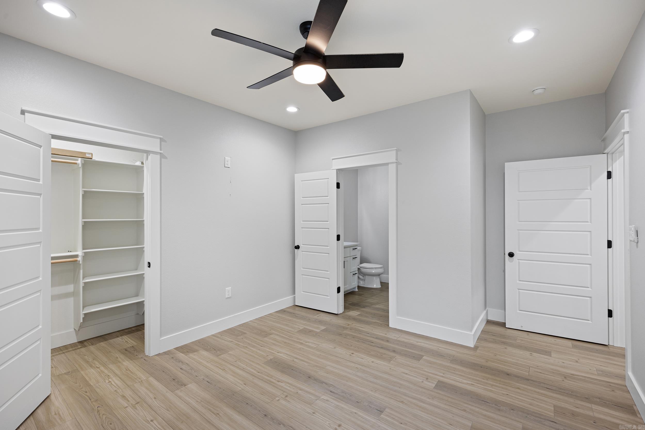 WOODLAND SHORES - Residential