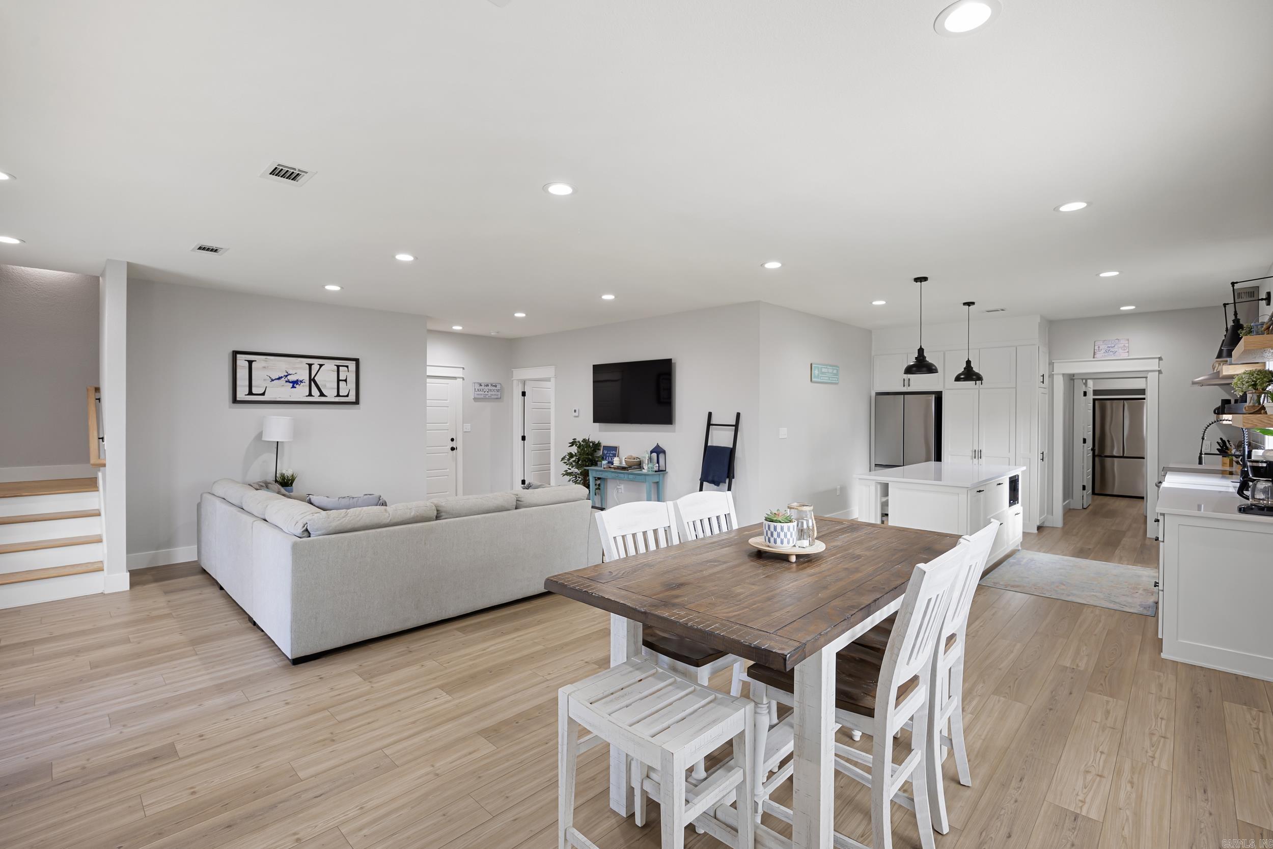 WOODLAND SHORES - Residential