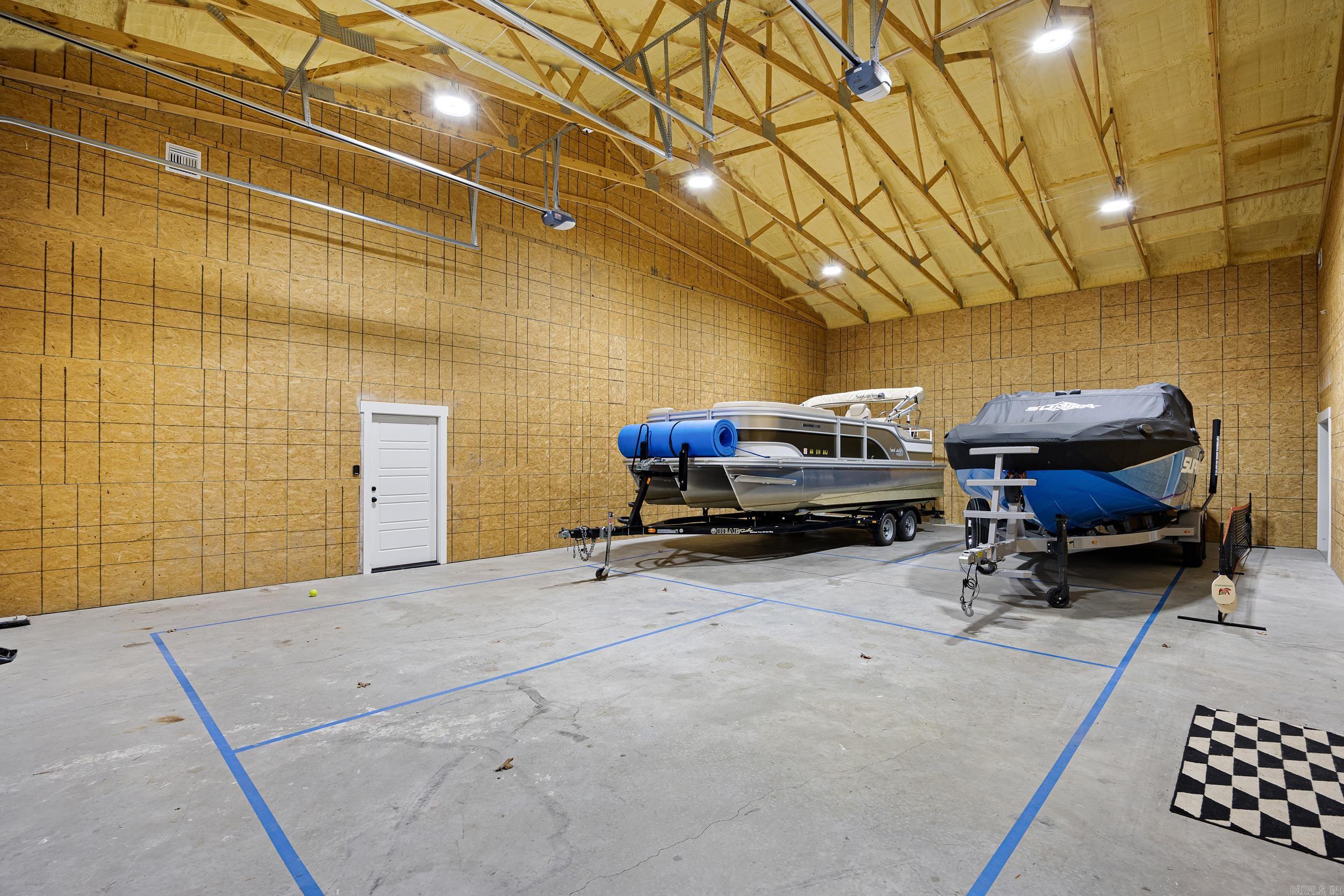 WOODLAND SHORES - Residential