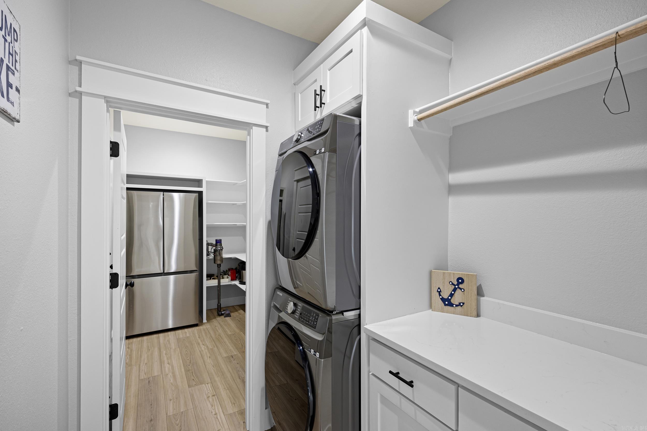 WOODLAND SHORES - Residential