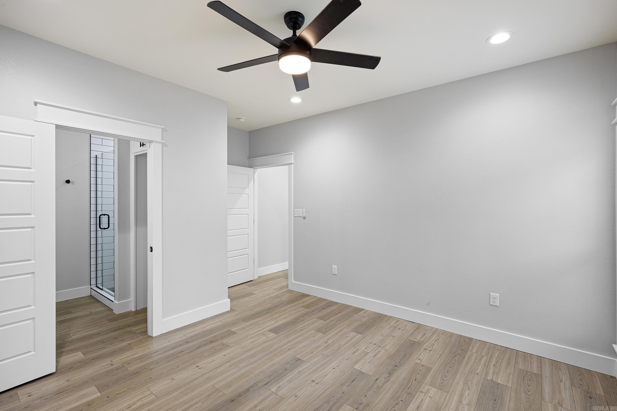 WOODLAND SHORES - Residential