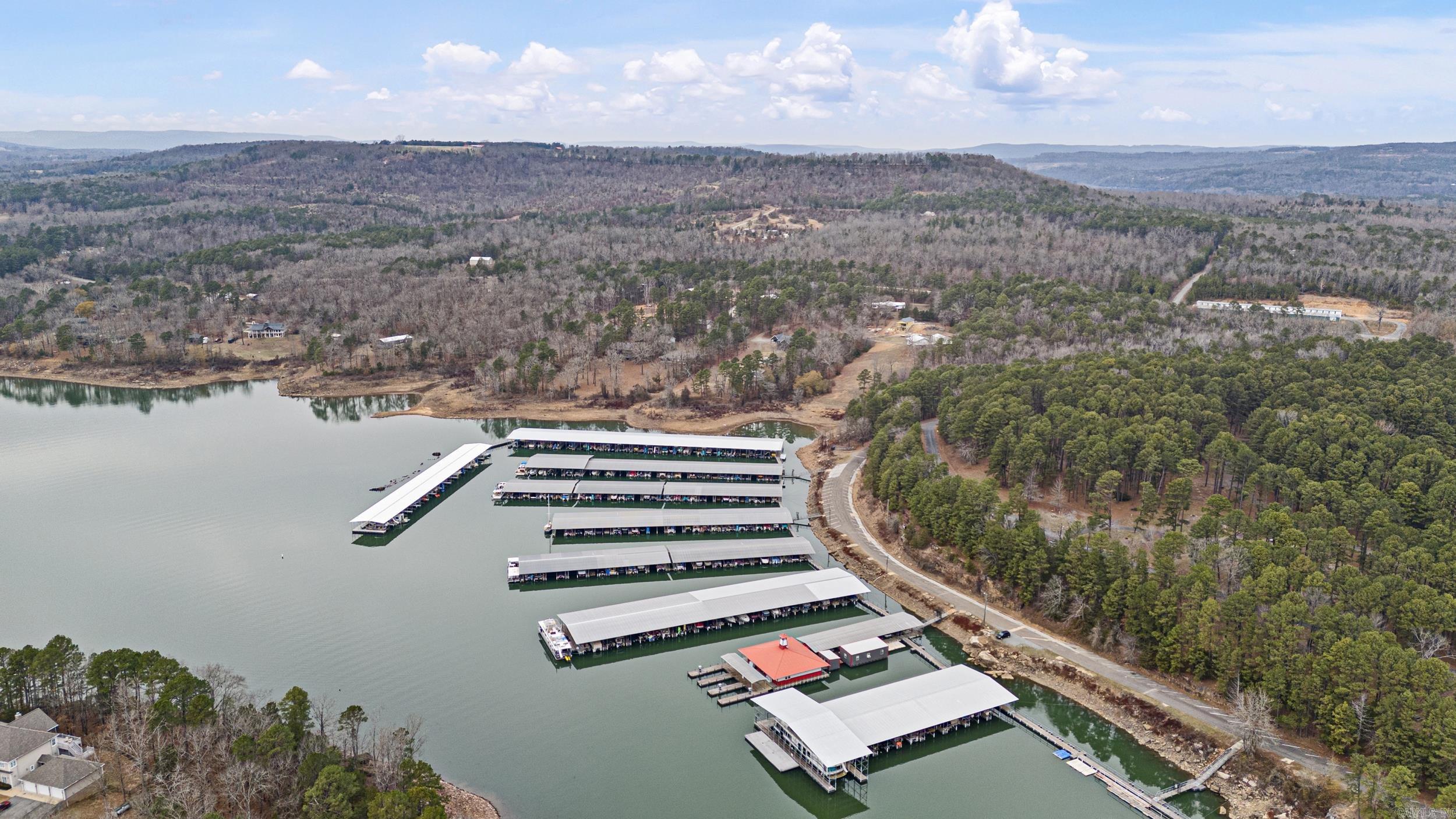 WOODLAND SHORES - Residential