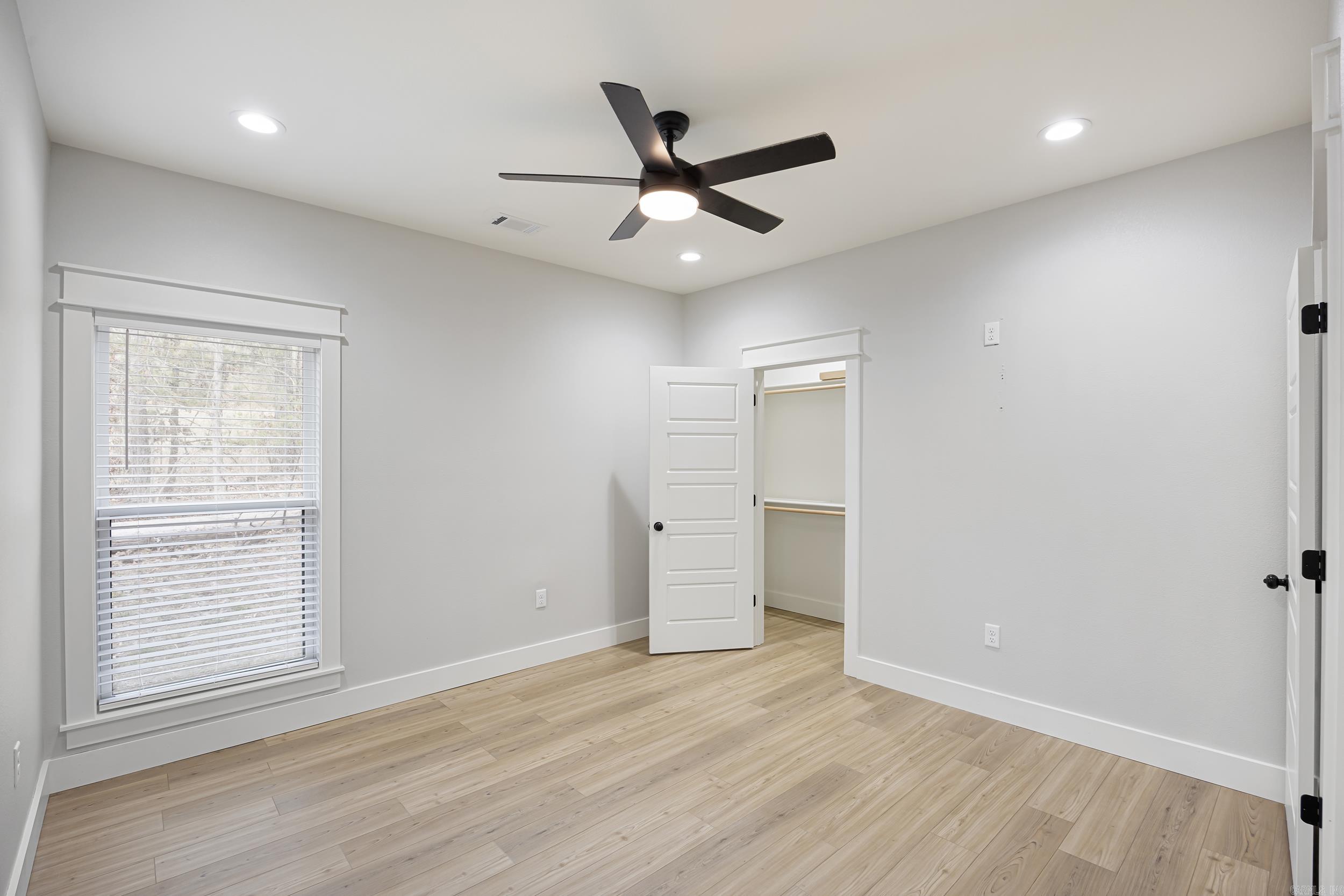 WOODLAND SHORES - Residential