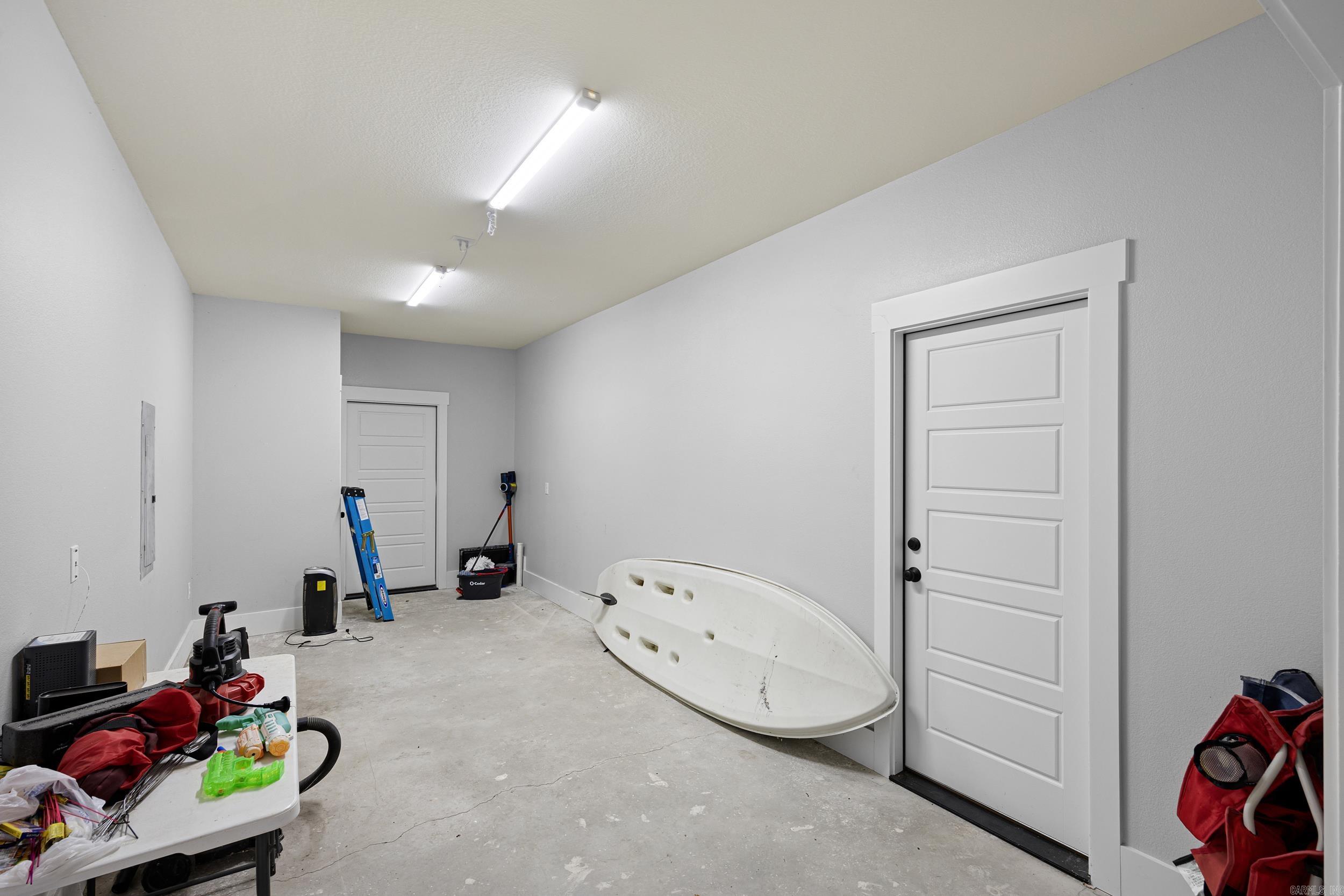 WOODLAND SHORES - Residential