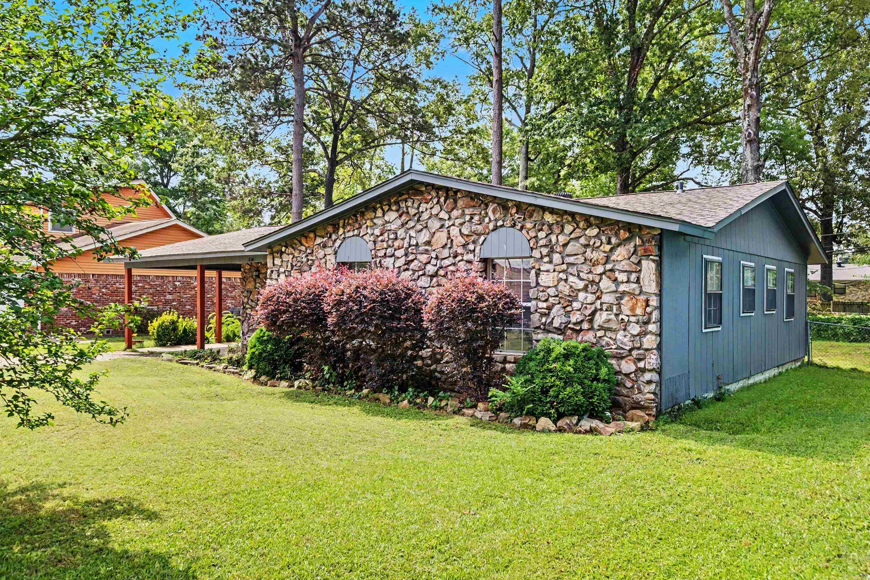 CASTLEWOOD - Residential
