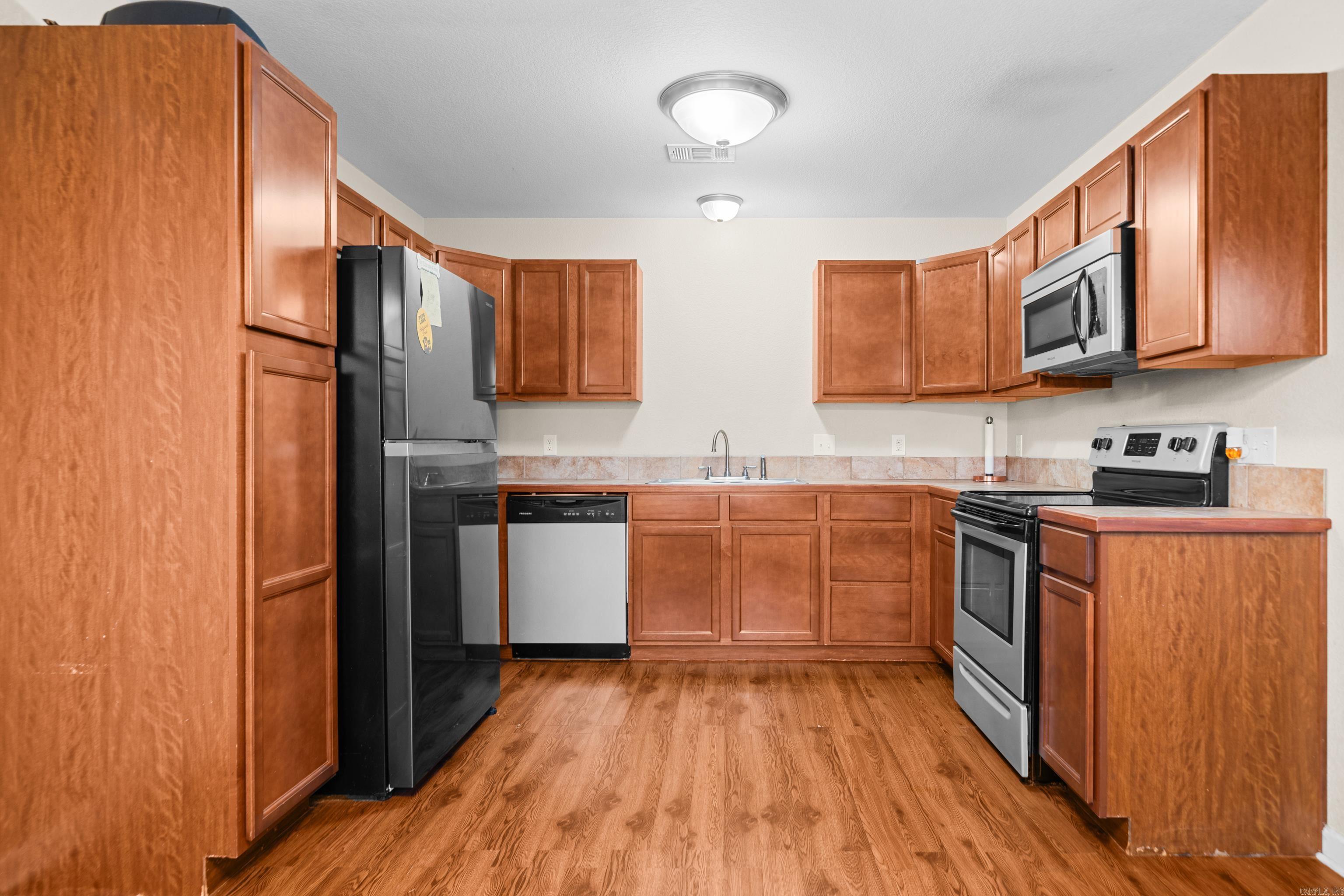 HICKORY HILLS - Residential