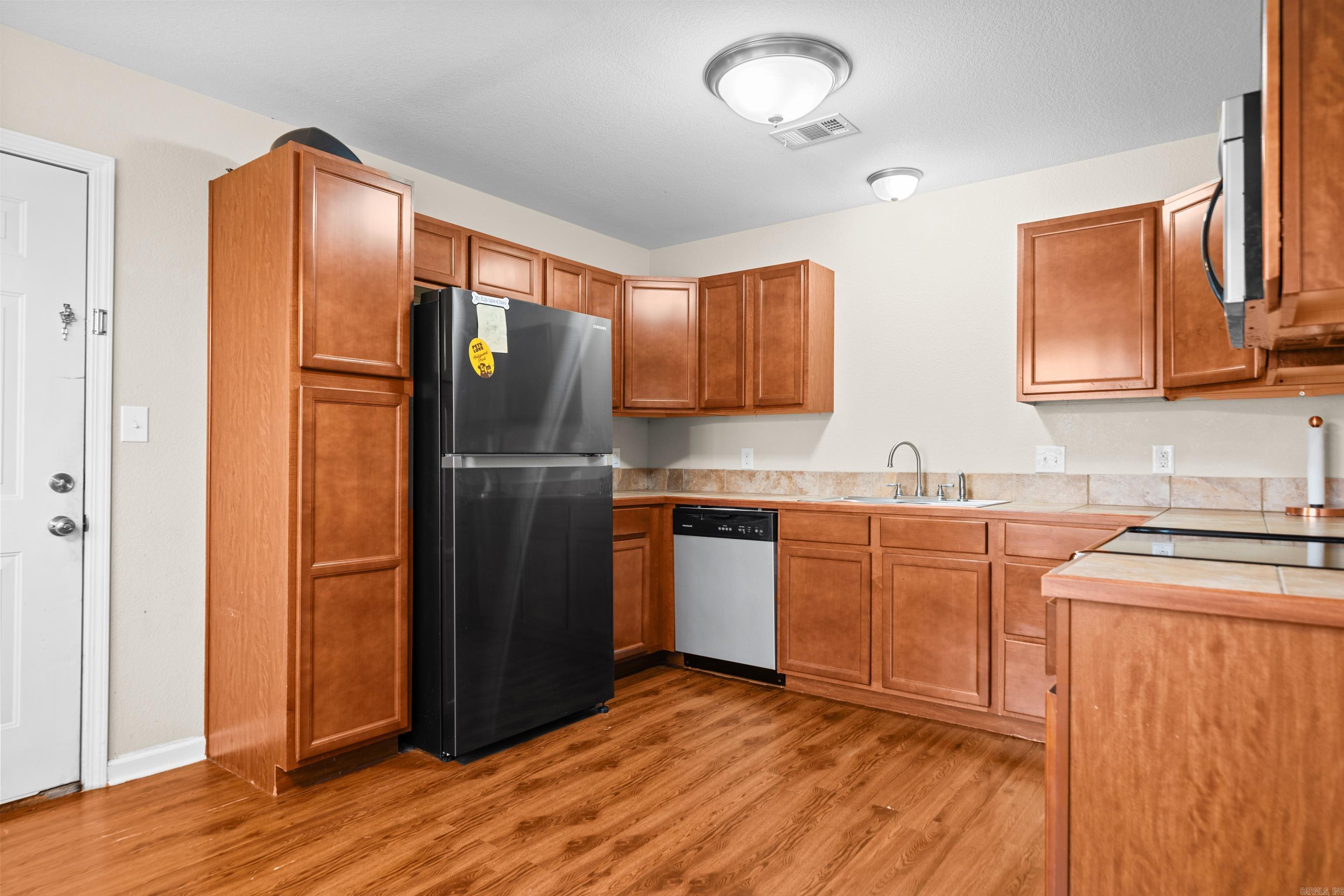 HICKORY HILLS - Residential