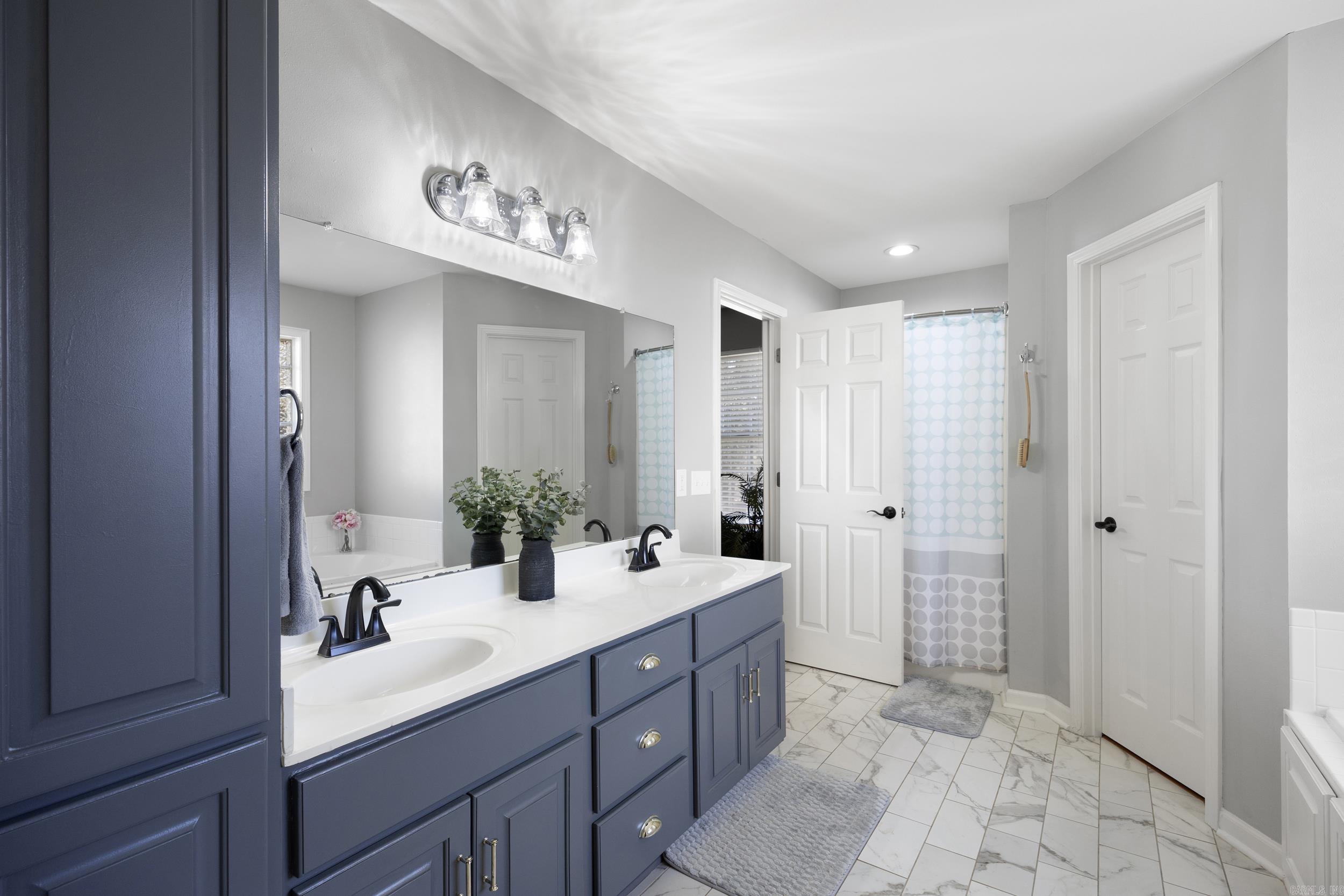 BENT TREE - Residential