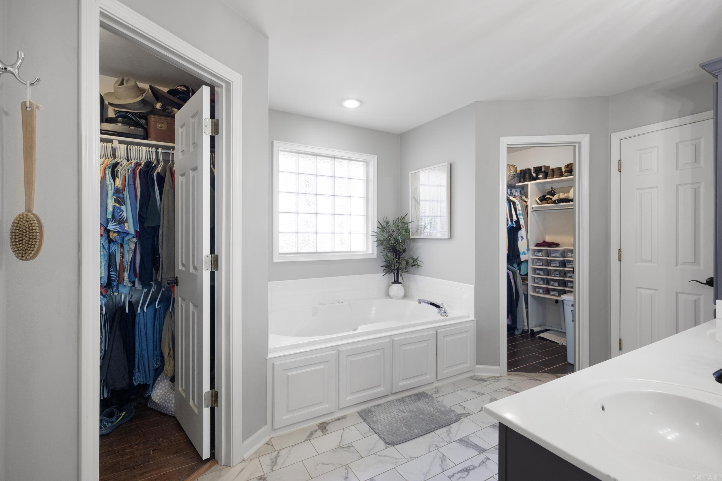 BENT TREE - Residential