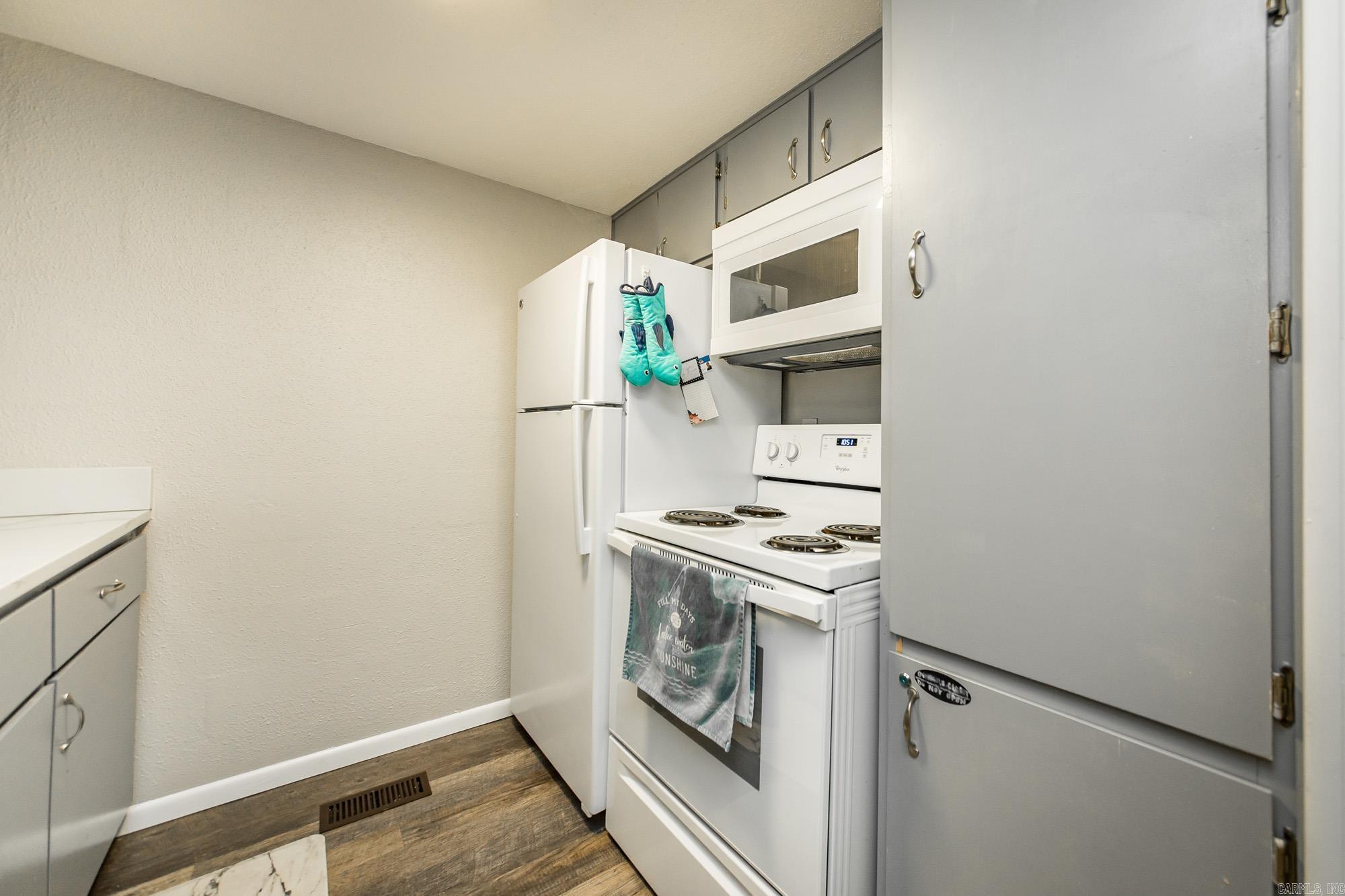 CHELSEA GLADE CONDO - Residential