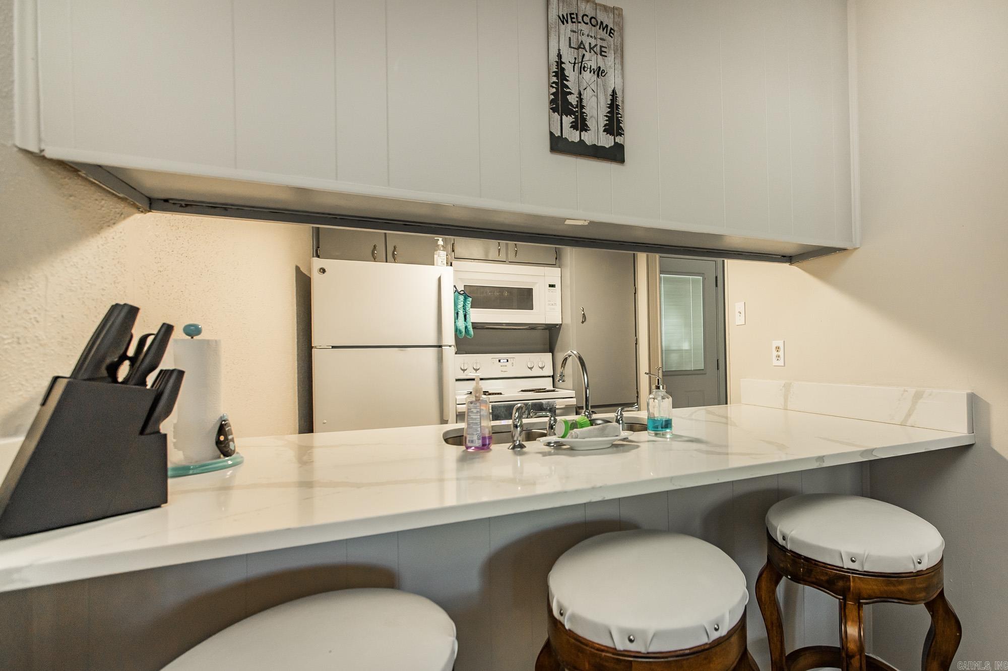 CHELSEA GLADE CONDO - Residential