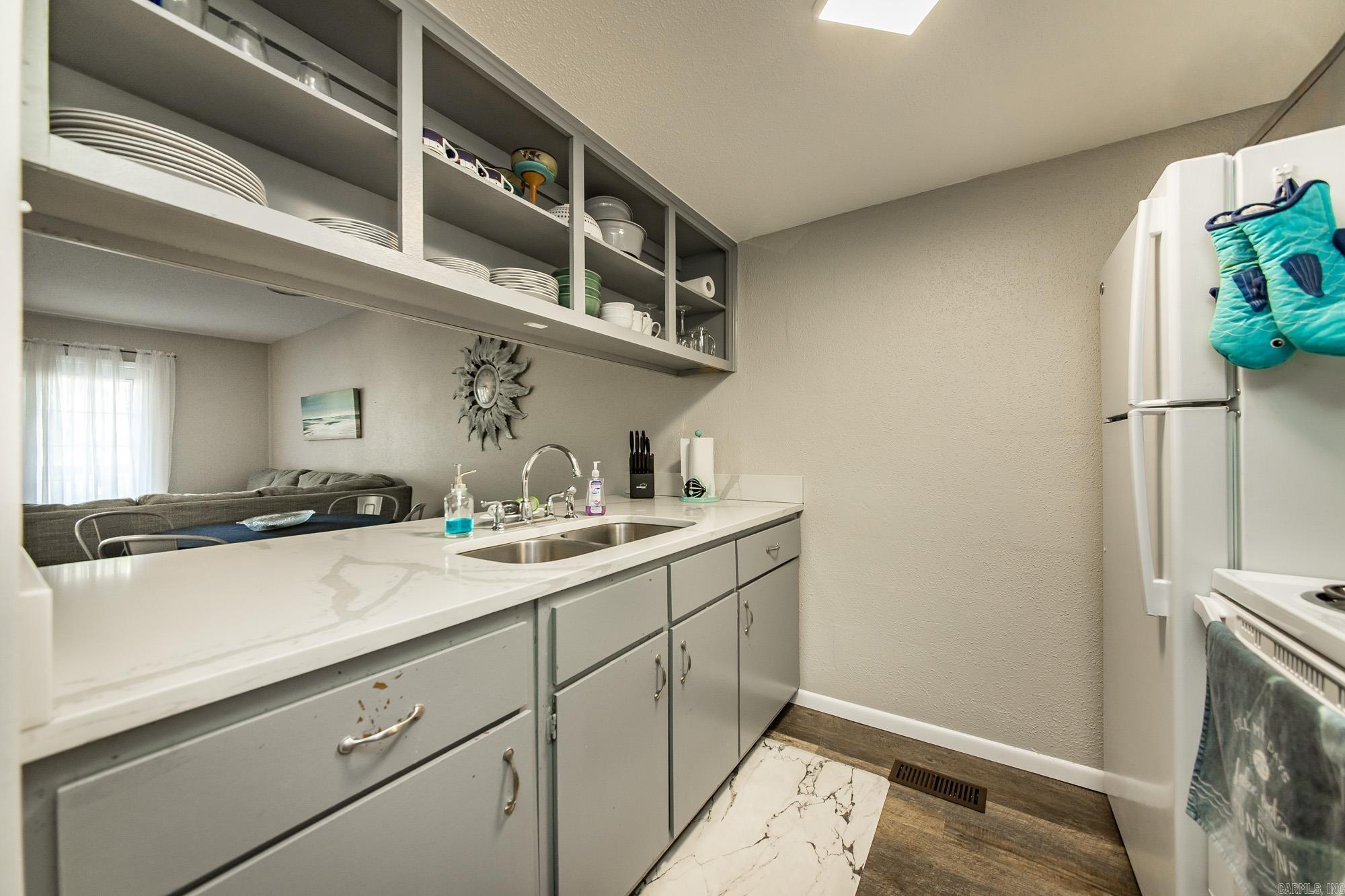 CHELSEA GLADE CONDO - Residential