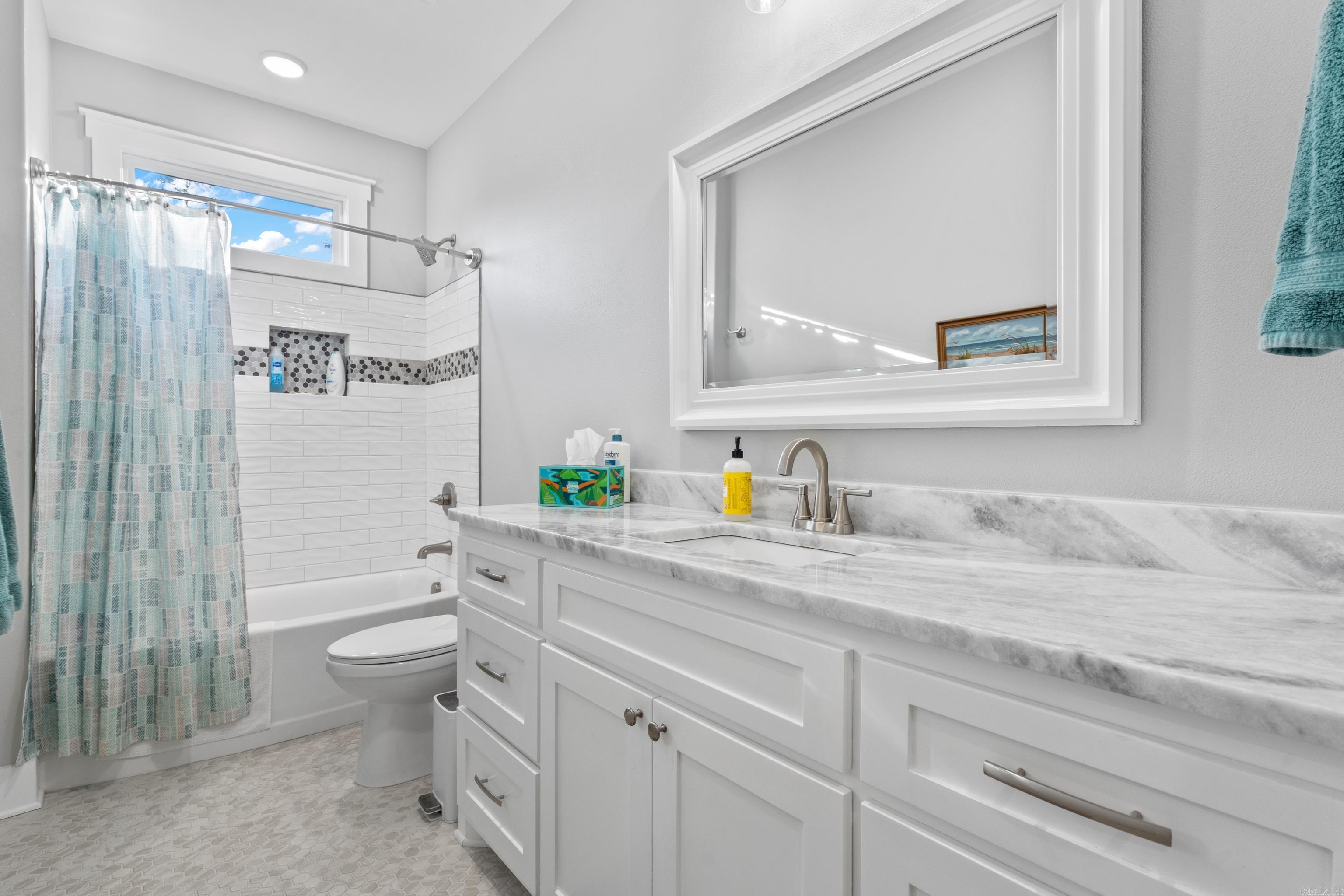 ADORACION - Residential