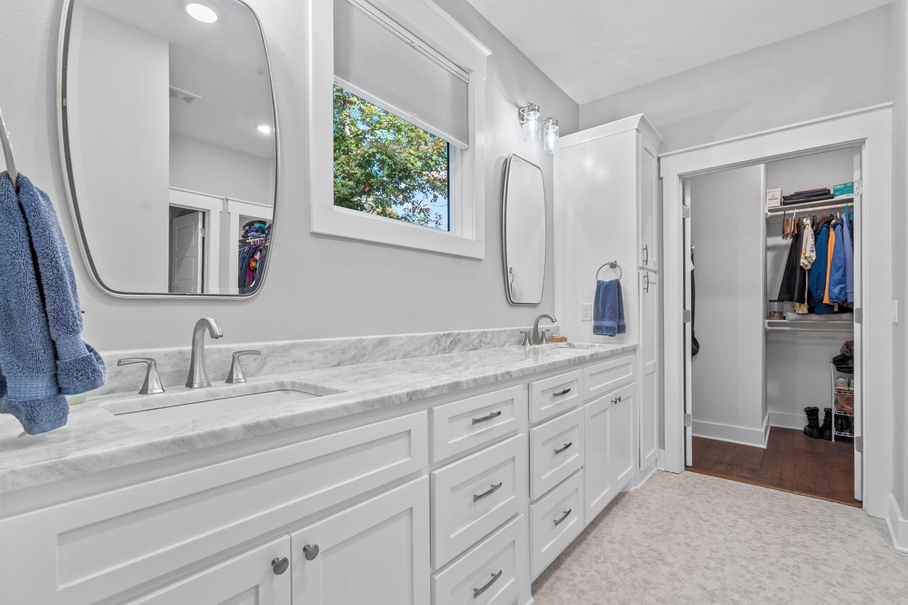 ADORACION - Residential