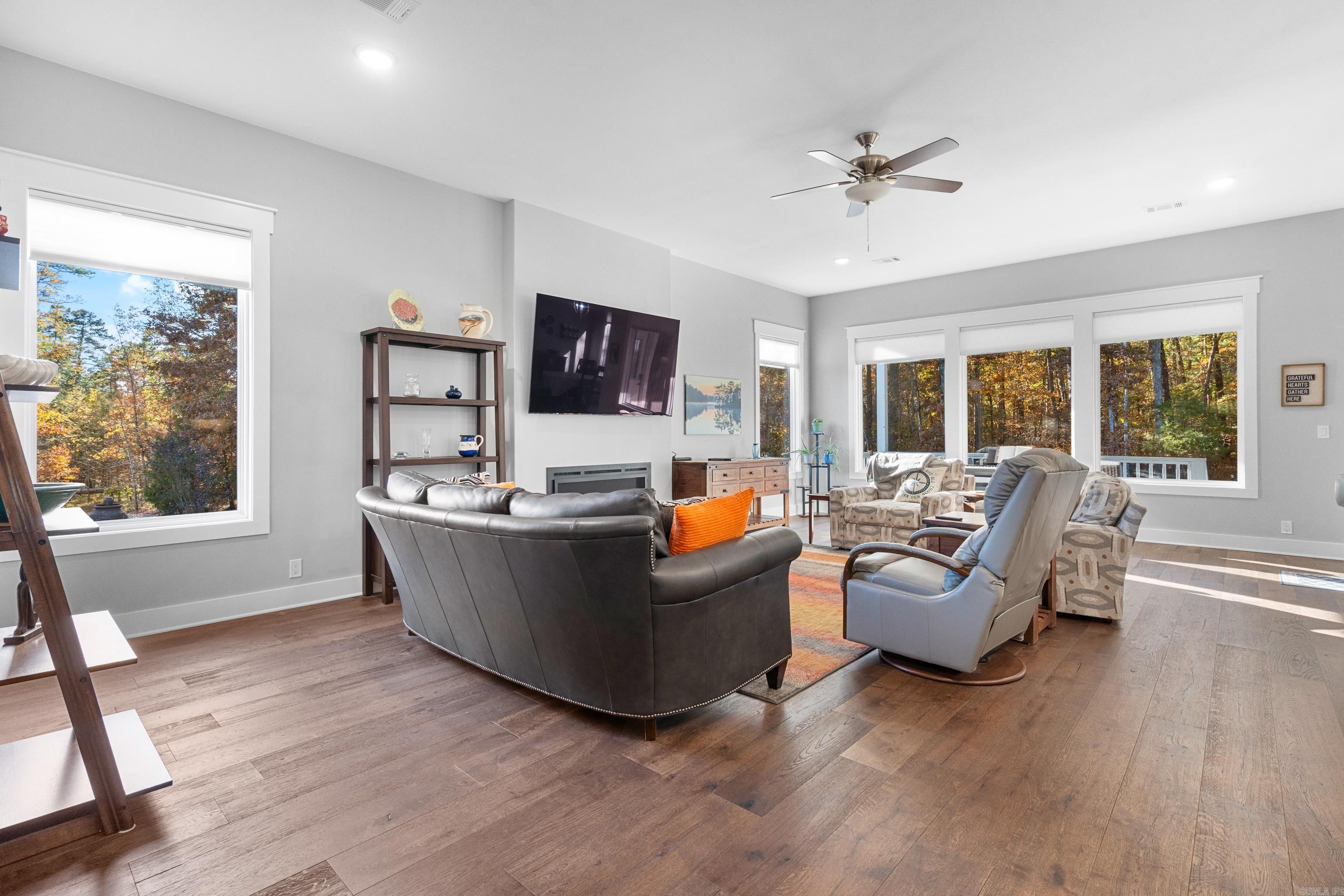 ADORACION - Residential