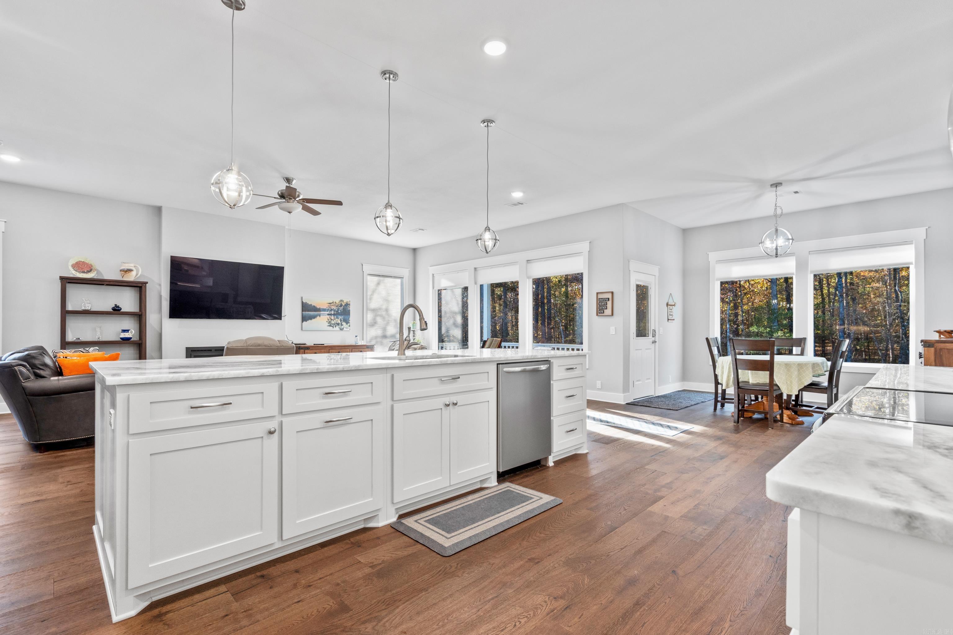 ADORACION - Residential