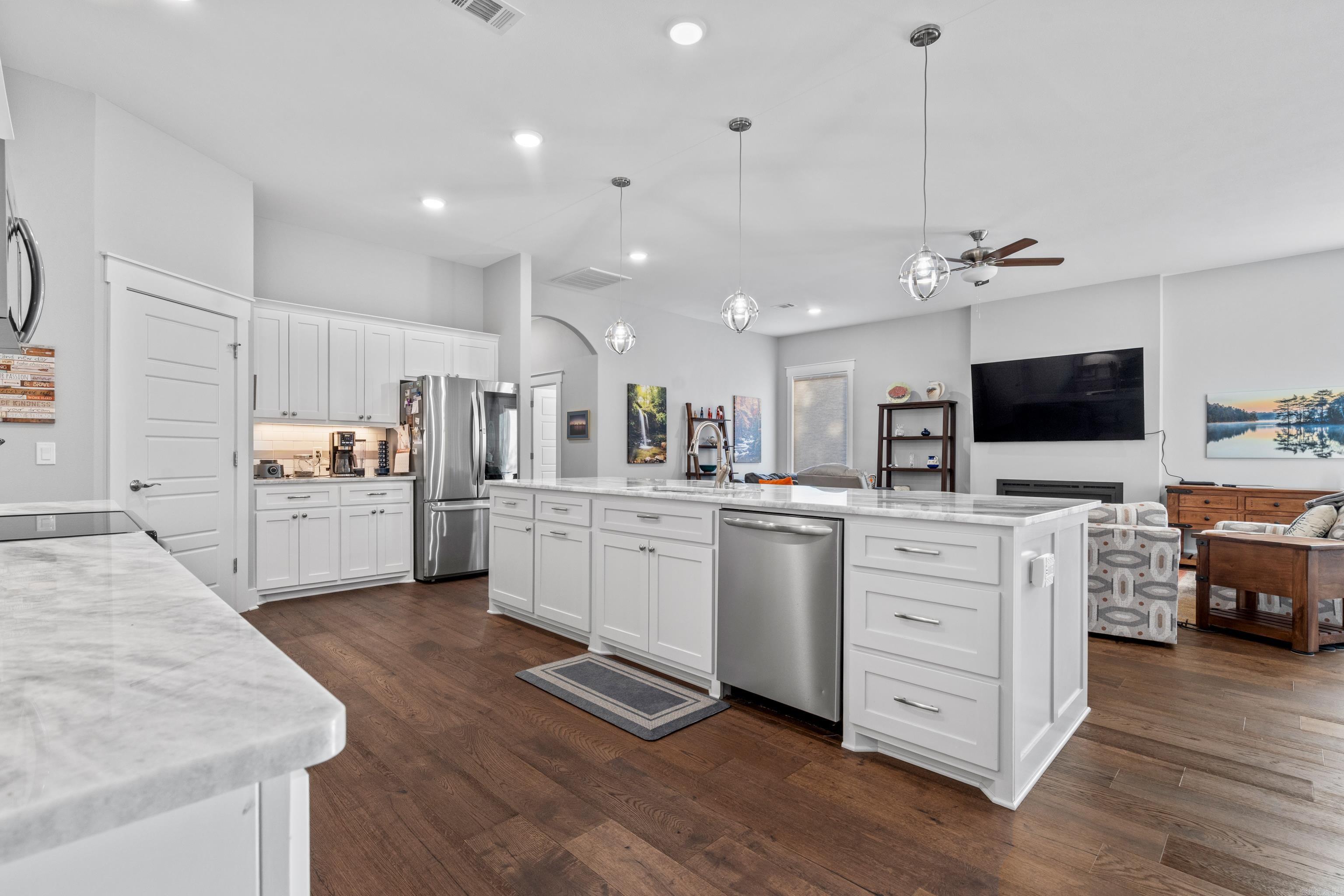 ADORACION - Residential