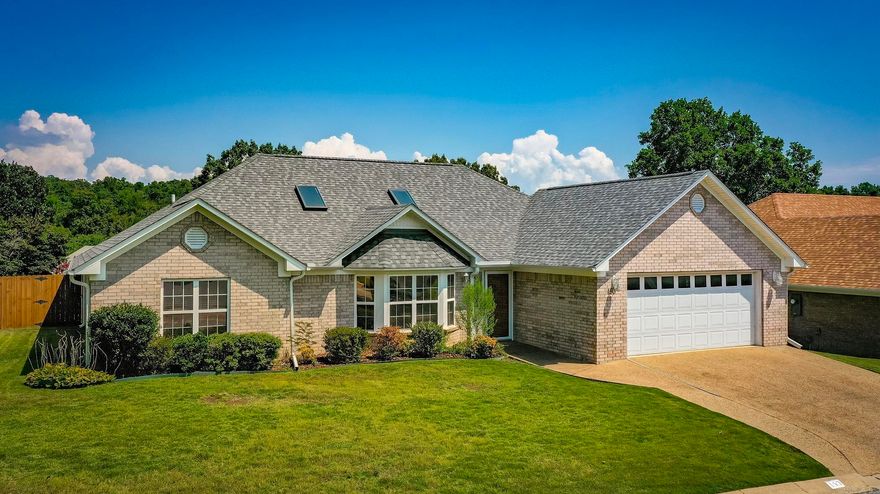 Welcome to 150 Forest View Circle! Conveniently located in the 55+ Forest View 1 Community off of Central Ave in Hot Springs. One mile from hospitals, shopping, pharmacies, entertainment, and dining but tucked away to escape the hustle of the city.This home has been meticulously maintained. Offering a small fenced back yard for privacy and easy maintenance while the POA covers front yard landscaping. A picture perfect neighborhood waiting for new friends! AGENTS SEE REMARKS