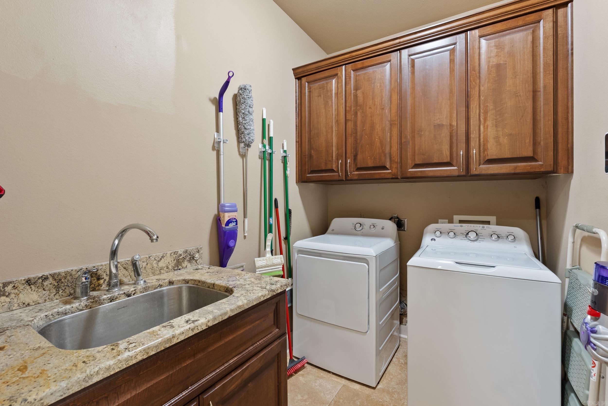 HURRICANE LAKE EST - Residential