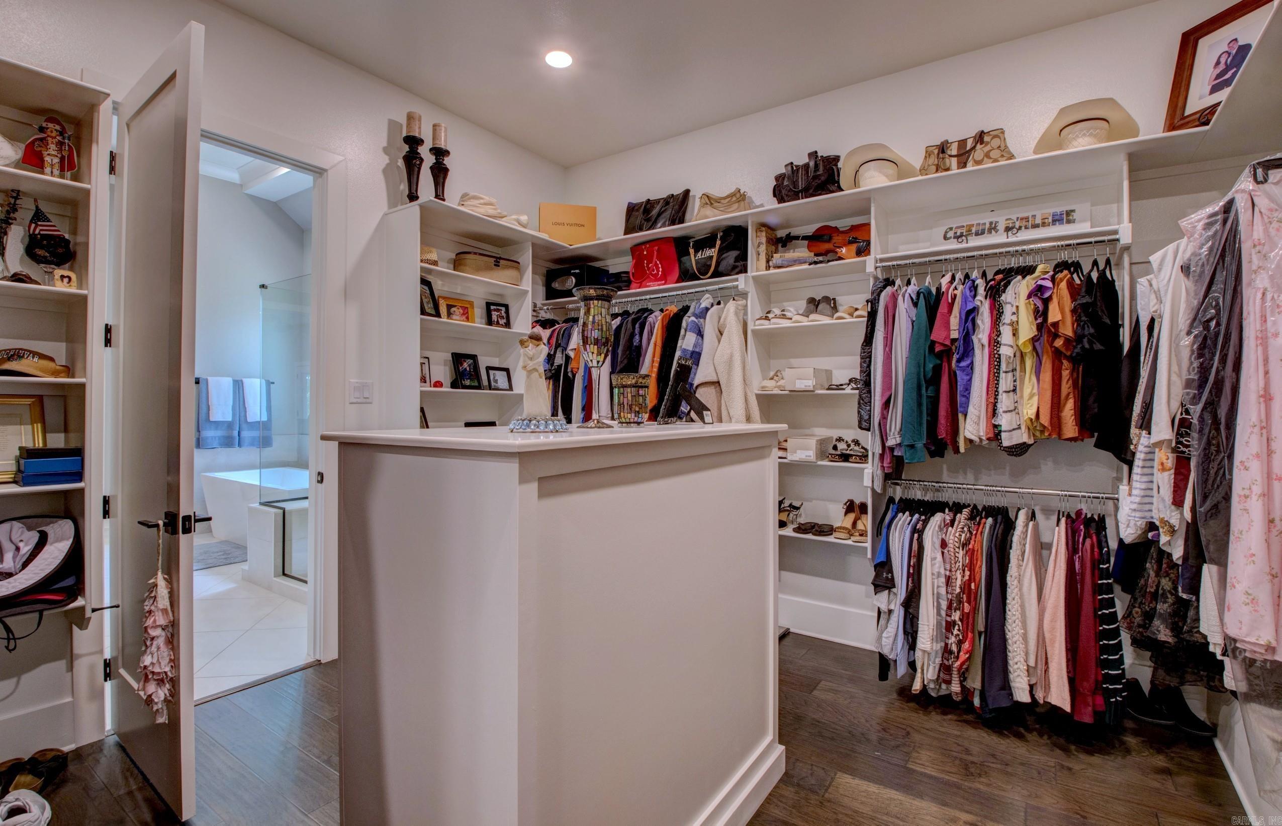 CHENAL VALLEY "FALSTONE COURT" - Residential