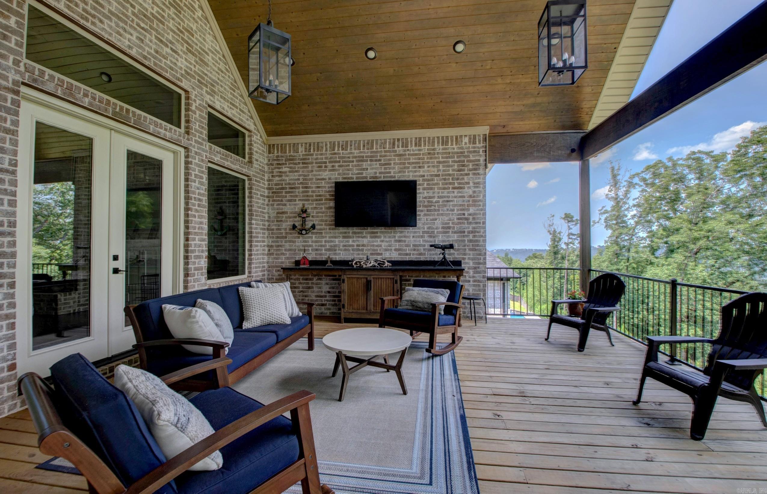 CHENAL VALLEY "FALSTONE COURT" - Residential