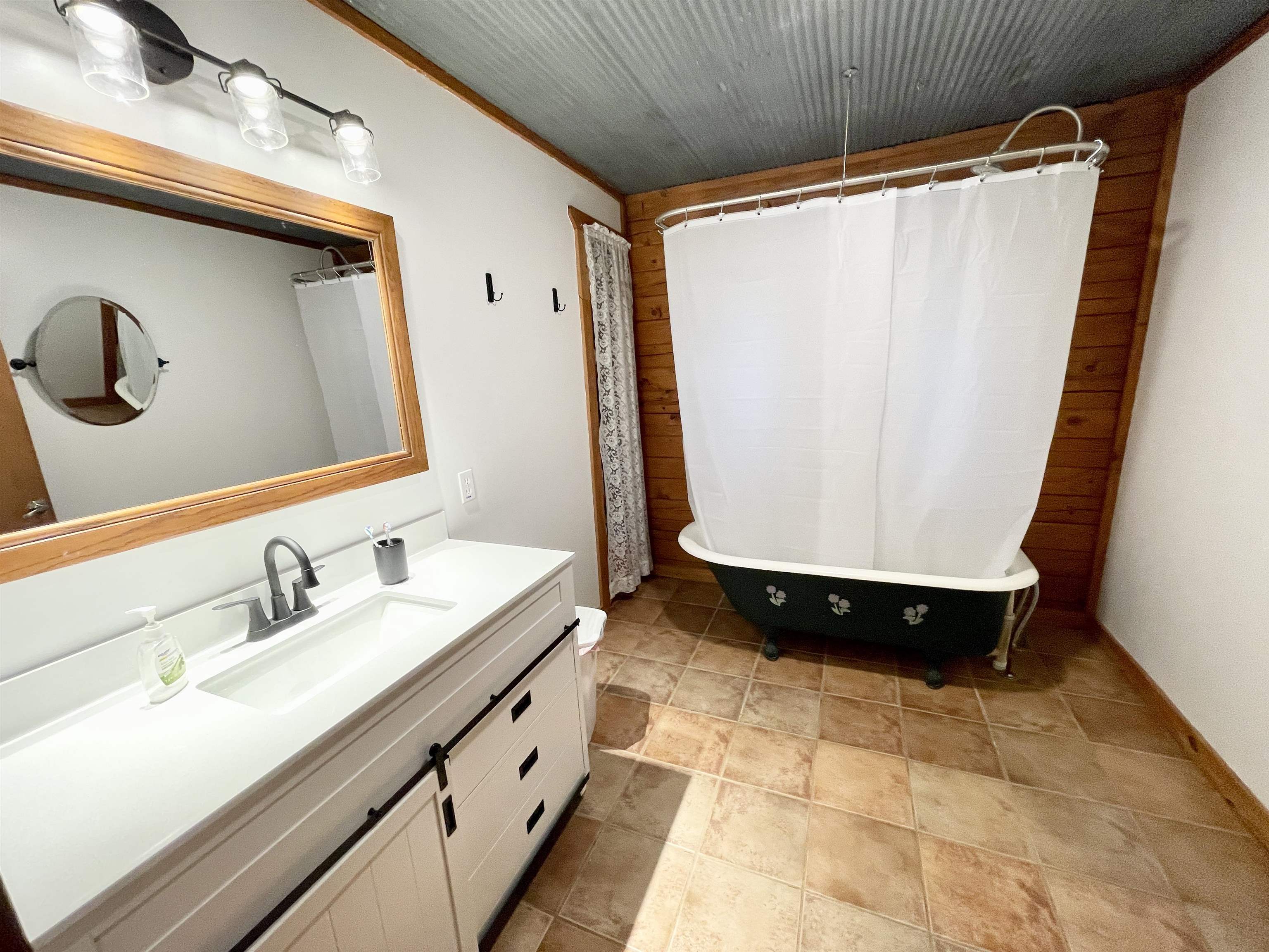 MOODY ESTATE - Residential