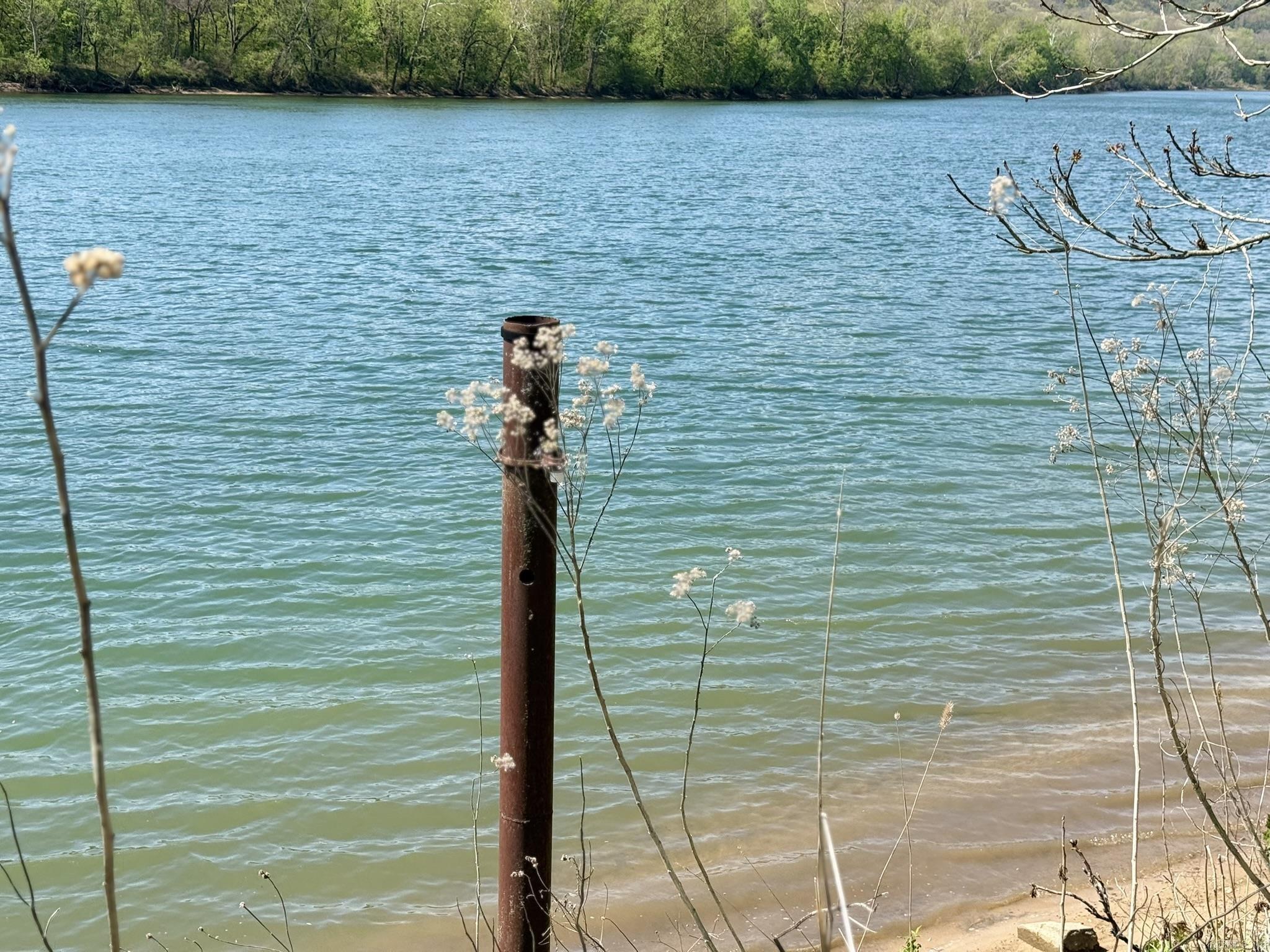 EAGLE BOTTOMS - Land