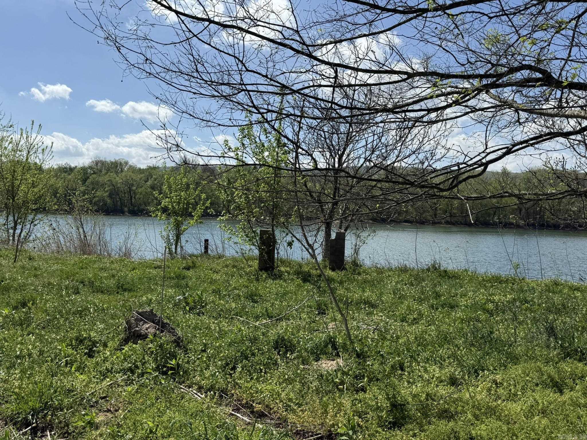 EAGLE BOTTOMS - Land