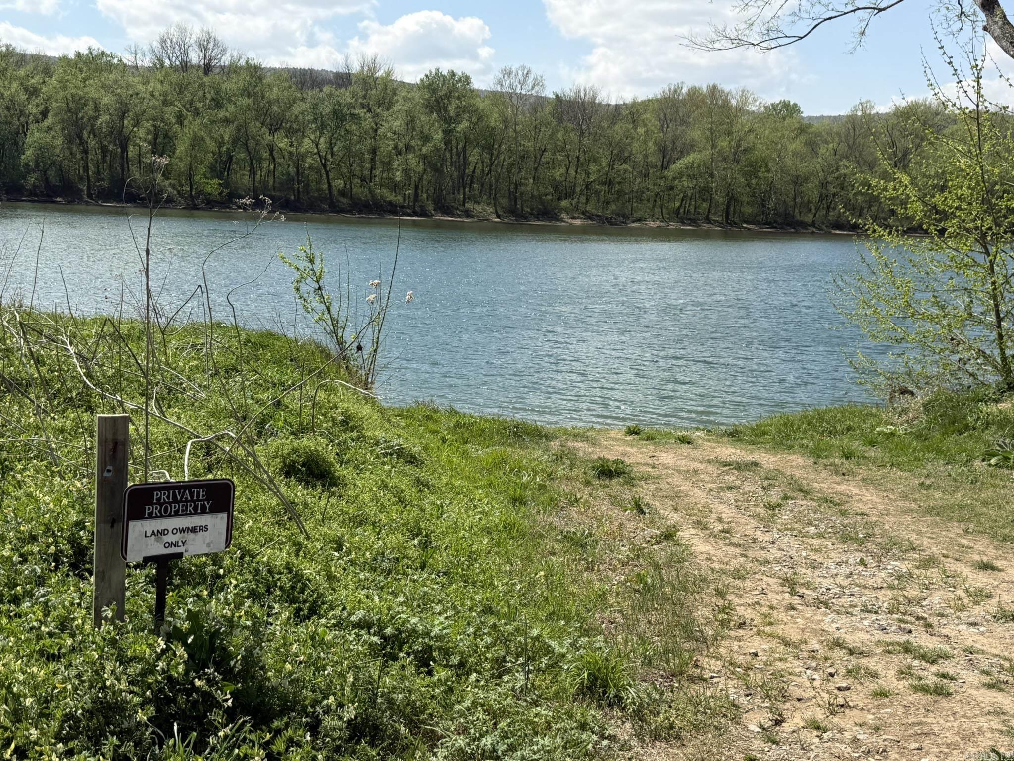 EAGLE BOTTOMS - Land