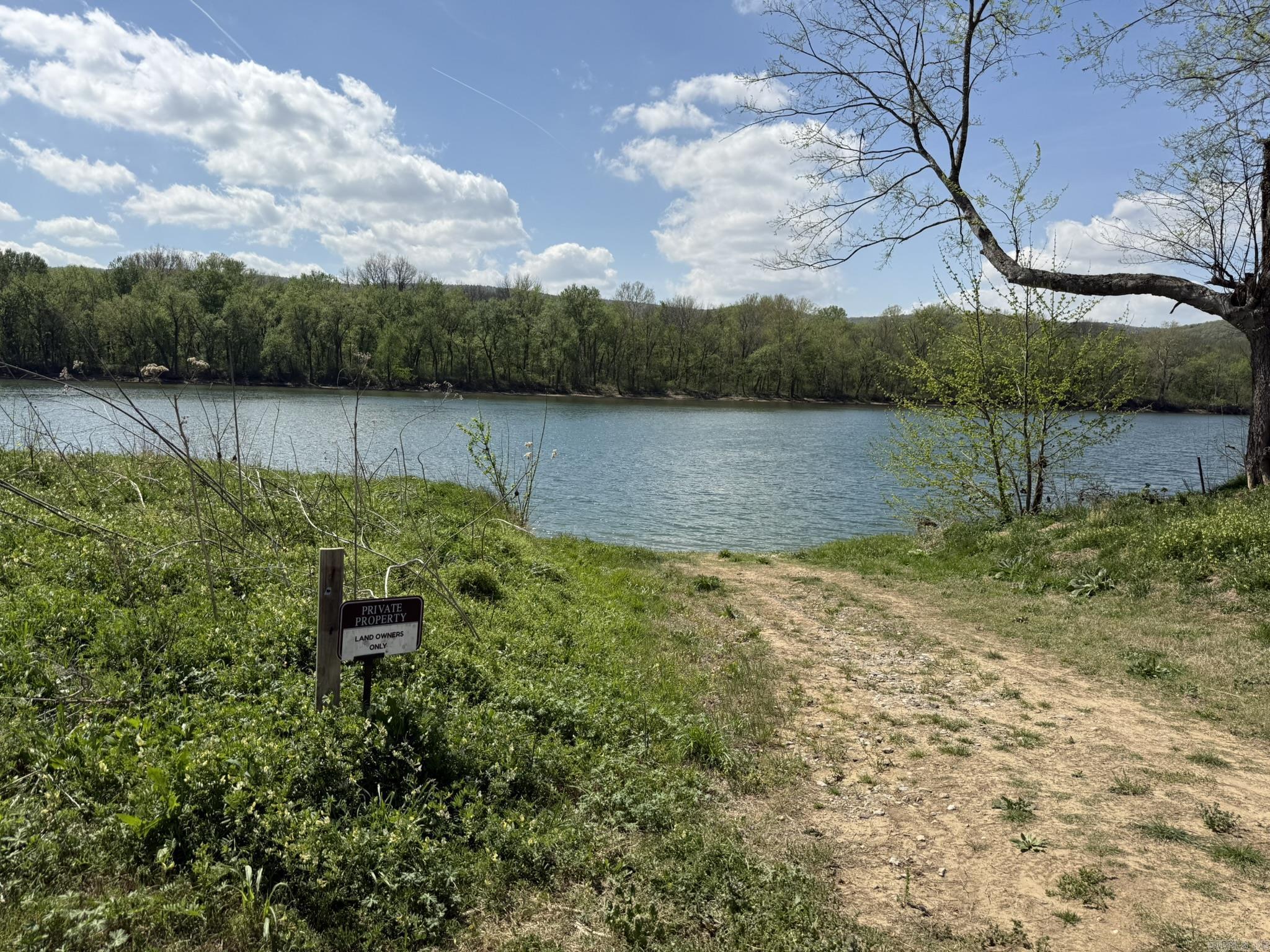 EAGLE BOTTOMS - Land