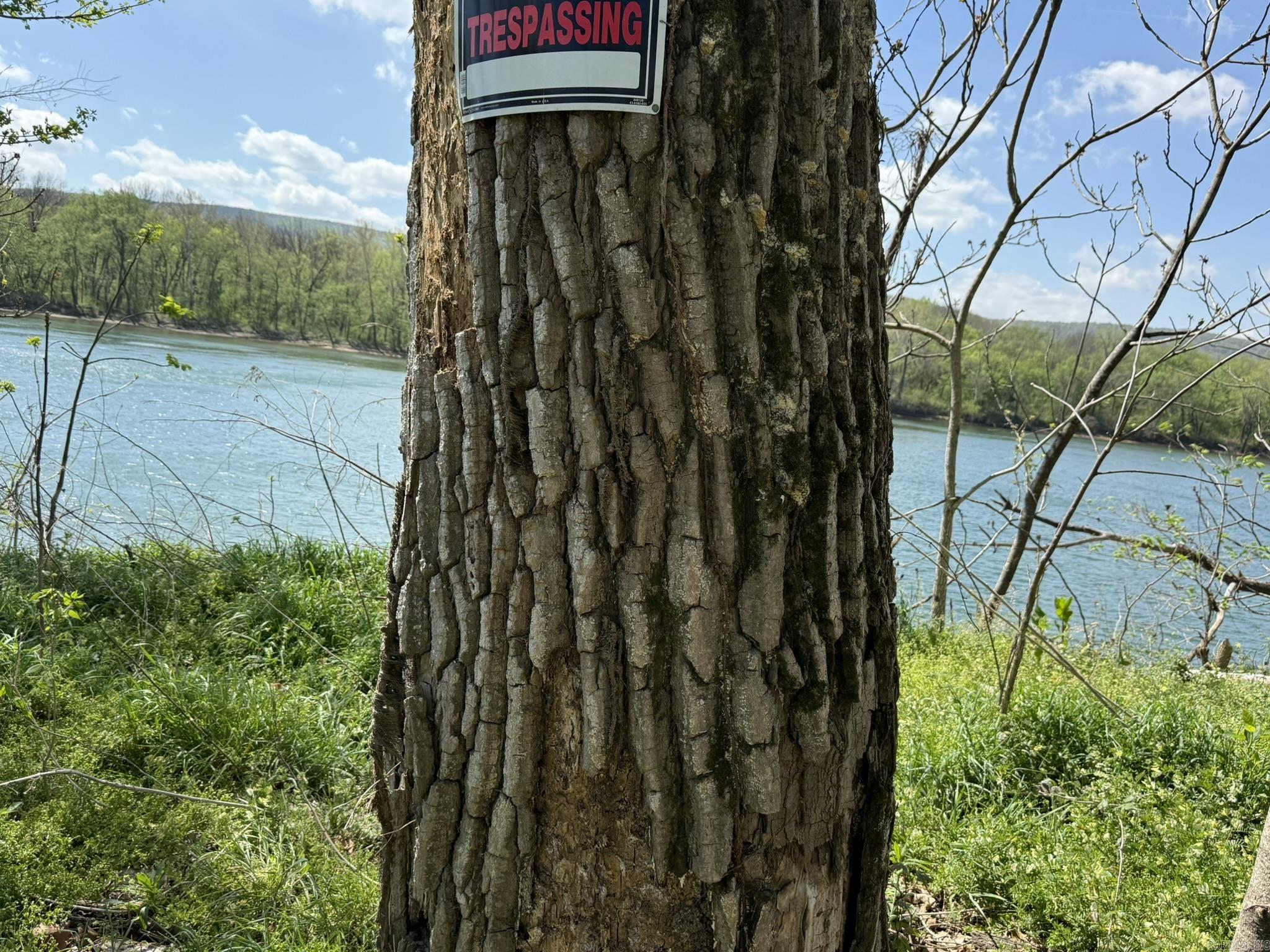 EAGLE BOTTOMS - Land