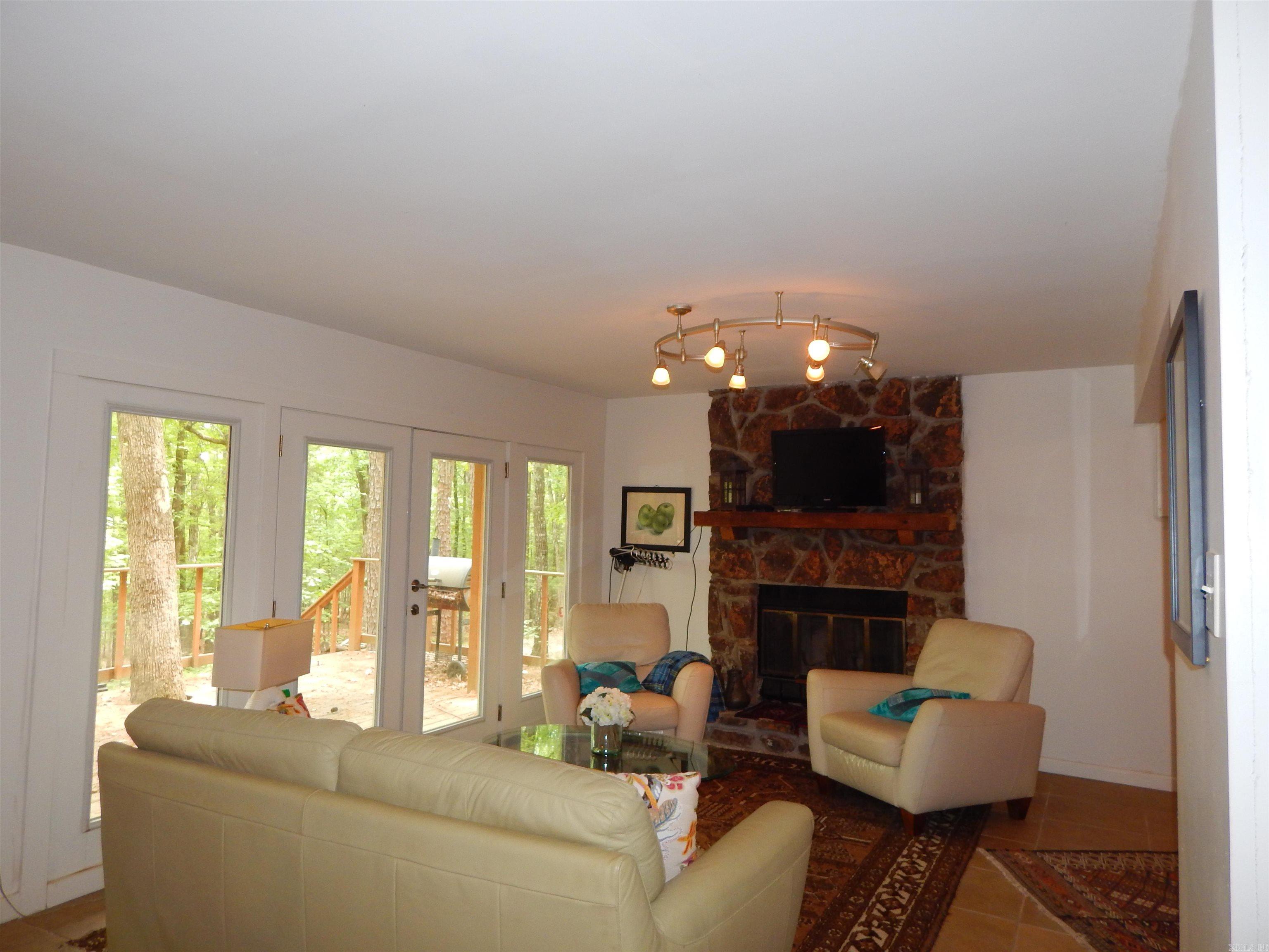 Greers Ferry-Outside - Residential