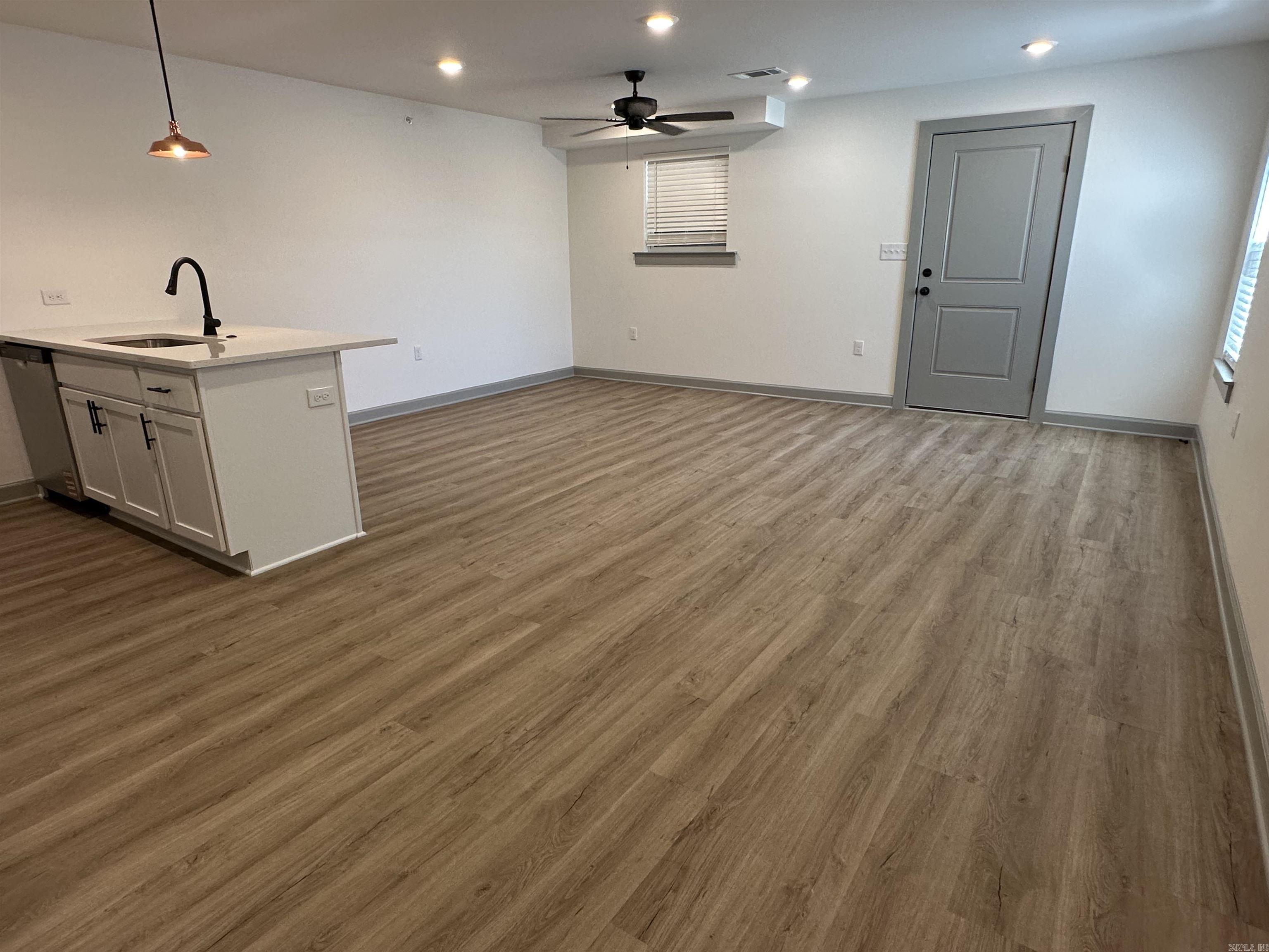 nil - Residential Lease