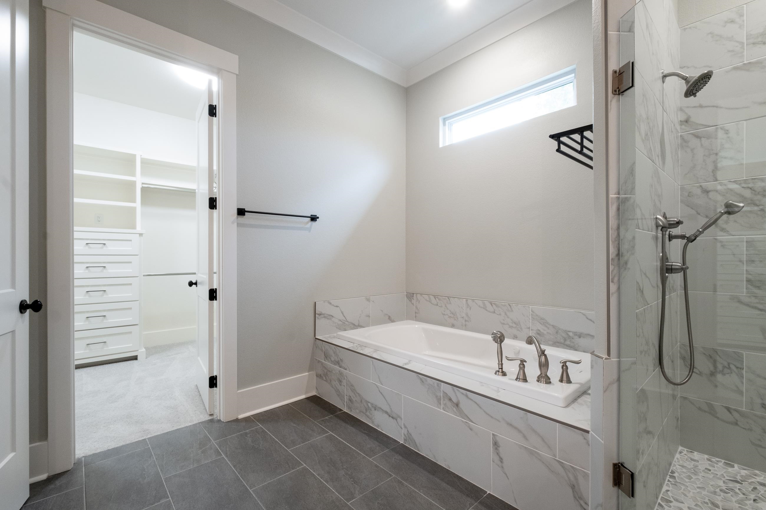 CHENAL VALLEY "ENSBURY PLACE" - Residential