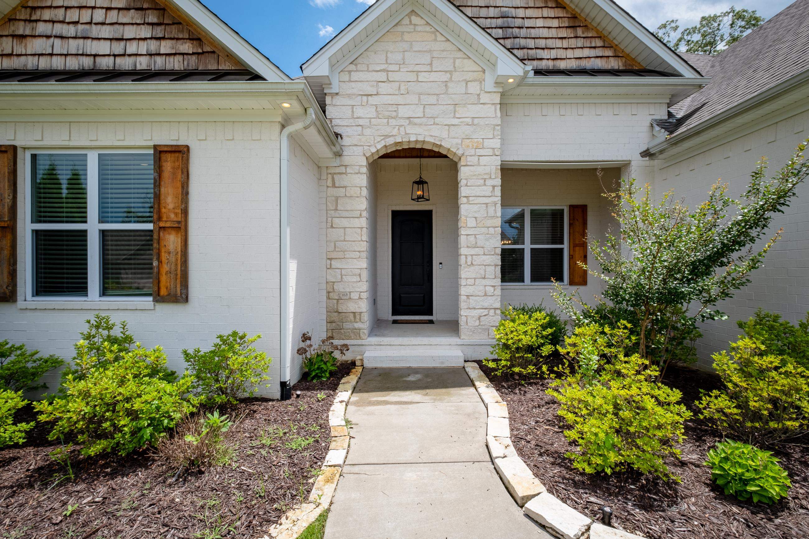 CHENAL VALLEY "ENSBURY PLACE" - Residential
