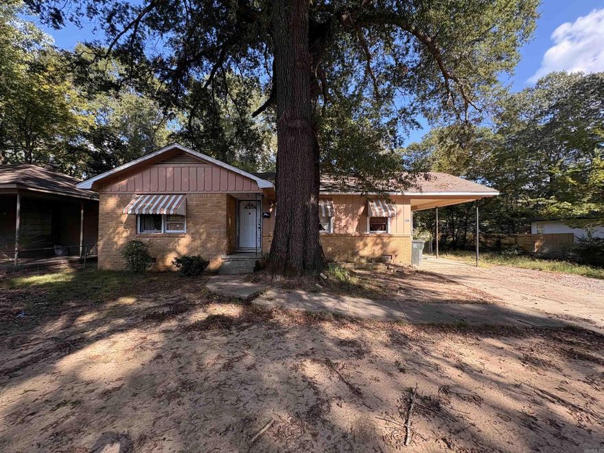 Great investment property or first home with some TLC. Nice floor plan with 3 bedrooms and 1 full bath. All rooms spacious. Seller never lived in the home. No disclosure available.  **AGENTS SEE REMARKS FOR UTILITIES**