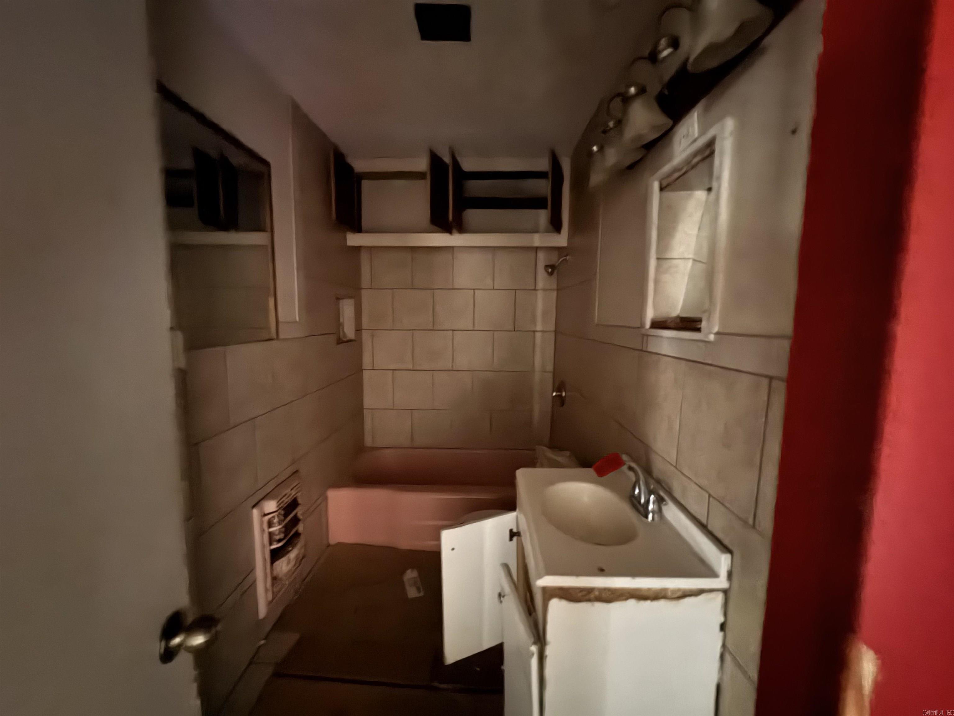 BARROW JOHN - Residential